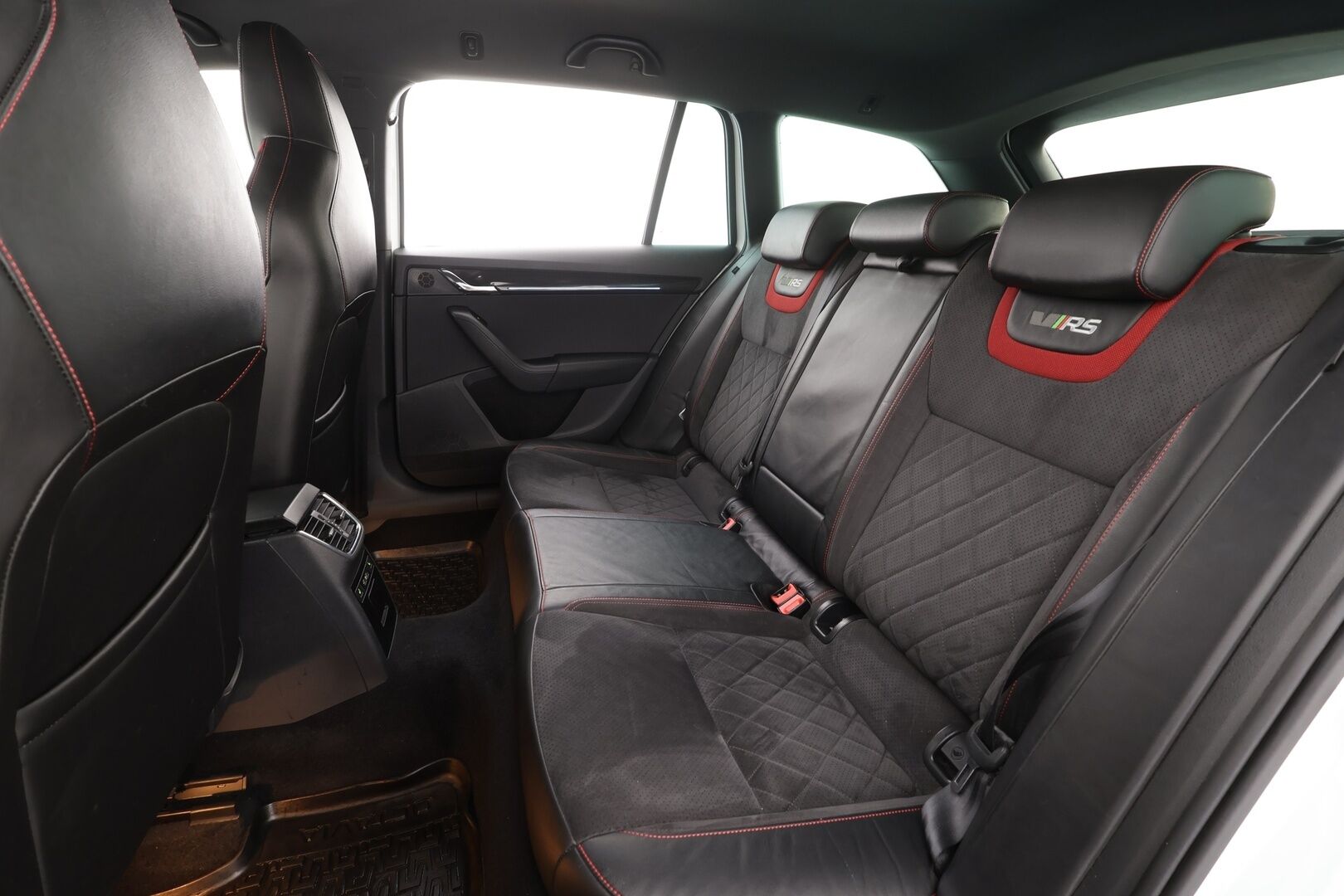 Skoda Octavia 2018 Combi 2,0 TDI 184 4x4 RS DSG *ACC / Xenon / Urheilualusta / Canton / Koukku* - Webasto / Navi / Mirrorlink