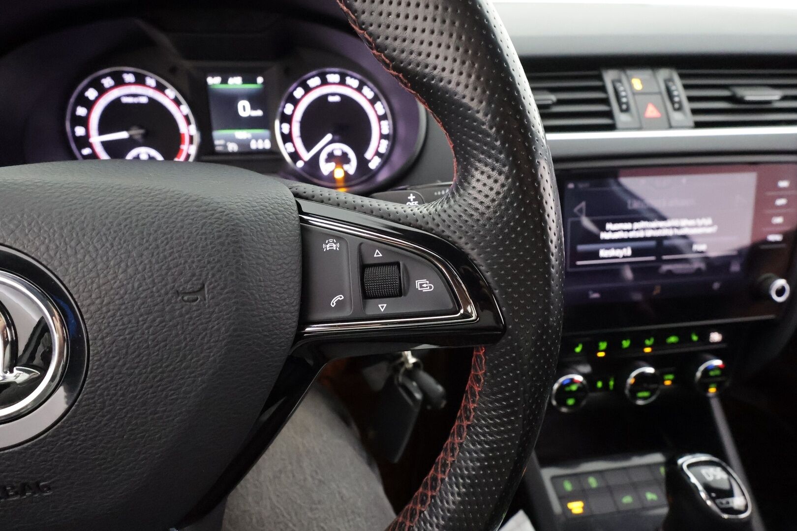 Skoda Octavia 2018 Combi 2,0 TDI 184 4x4 RS DSG *ACC / Xenon / Urheilualusta / Canton / Koukku* - Webasto / Navi / Mirrorlink