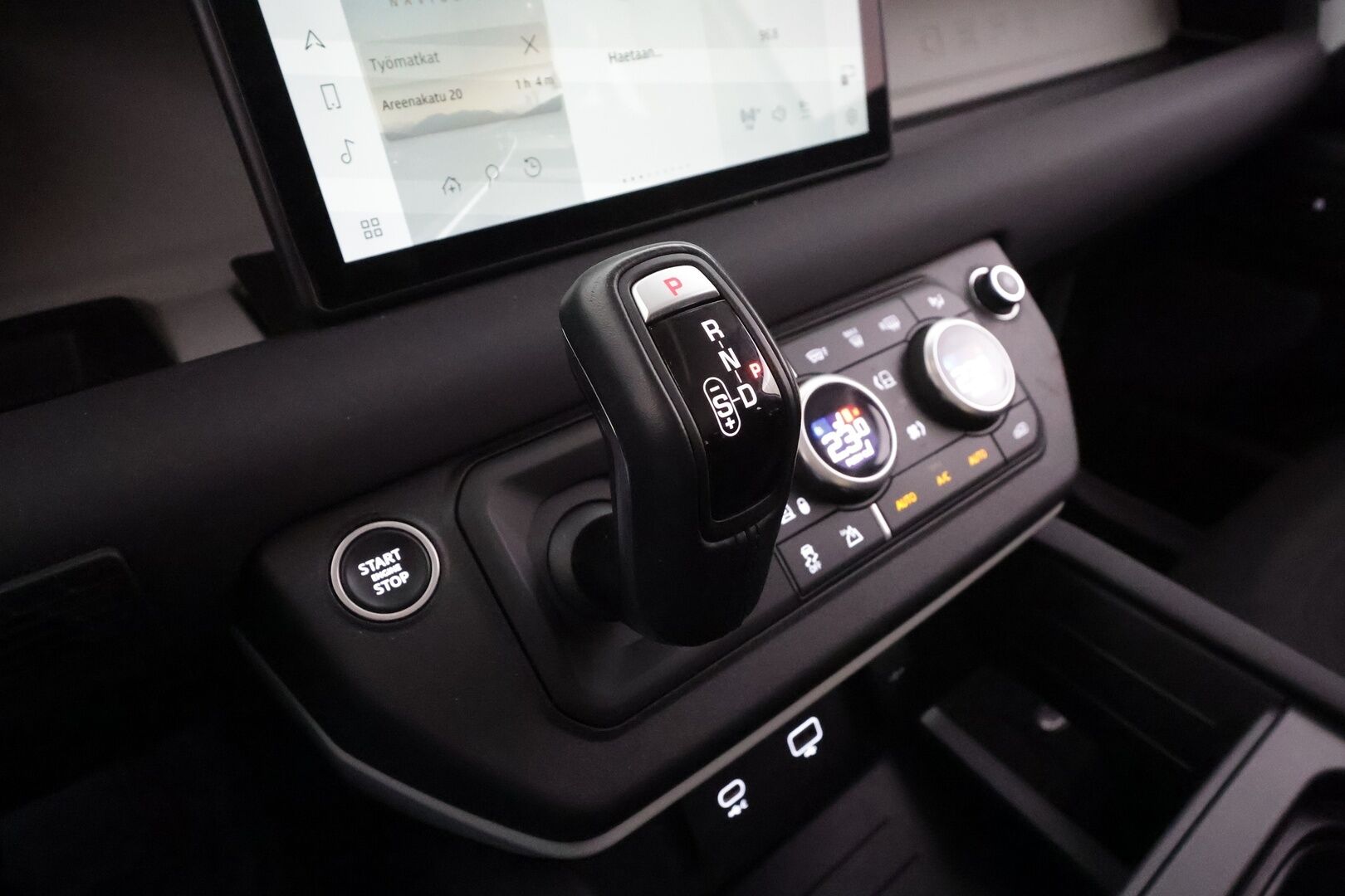 Land Rover Defender 2022 110 P400e Plug-in Hybrid * Vakkari / Webasto / 360 kamera / Ilma-alusta / Koukku / Navi * - Suomi-auto / Akku kuntotarkastettu SoH 94,2% / Kahdet renkaat aluvanteilla 
