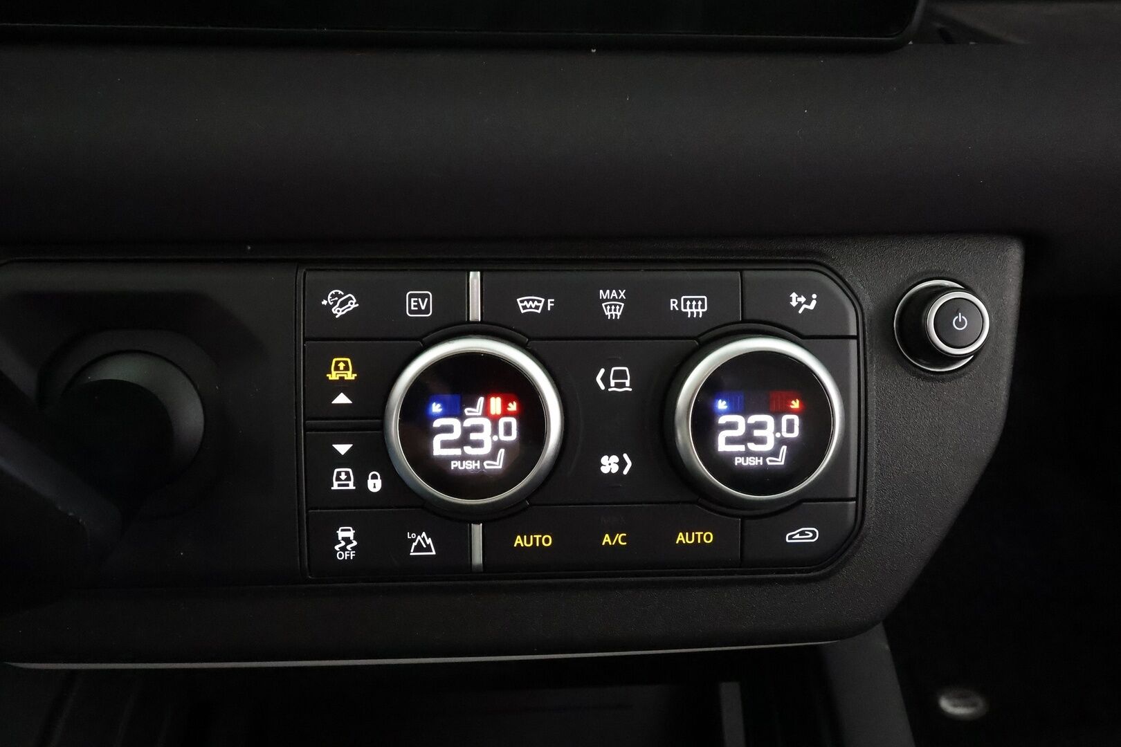 Land Rover Defender 2022 110 P400e Plug-in Hybrid * Vakkari / Webasto / 360 kamera / Ilma-alusta / Koukku / Navi * - Suomi-auto / Akku kuntotarkastettu SoH 94,2% / Kahdet renkaat aluvanteilla 