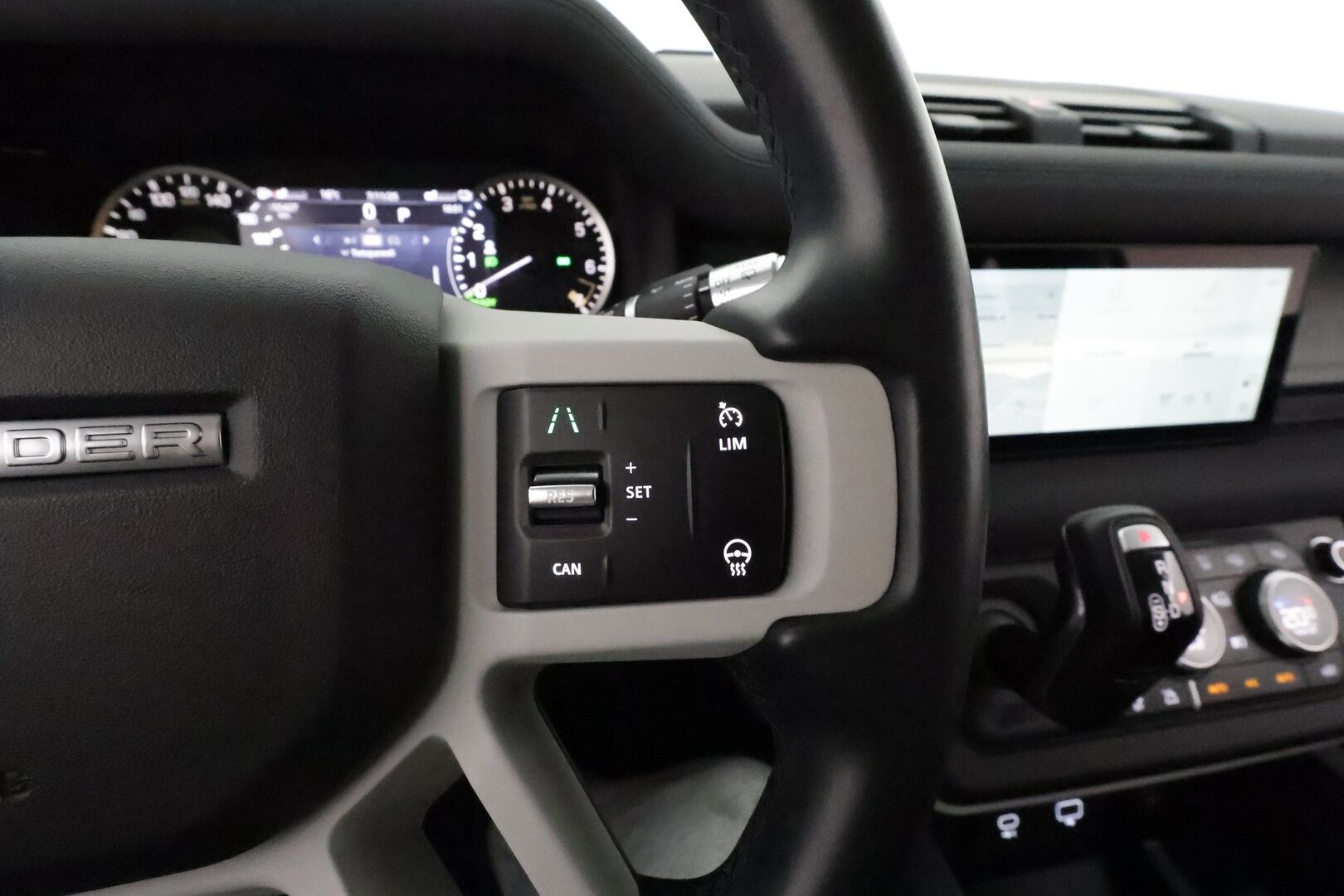 Land Rover Defender 2022 110 P400e Plug-in Hybrid **Vakkari / Webasto / 360.kamera / Ilma-alusta / Koukku / Navi** - 2,99 % KORKOTARJOUS TÄHÄN AUTOON - Suomi-auto / Kahdet renkaat aluvanteilla / Merkkihuollettu