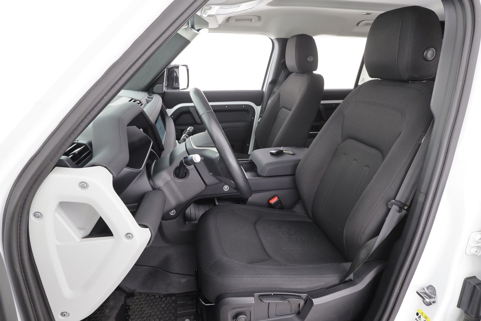 Land Rover Defender 2022 110 P400e Plug-in Hybrid * Vakkari / Webasto / 360 kamera / Ilma-alusta / Koukku / Navi * - Suomi-auto / Akku kuntotarkastettu SoH 94,2% / Kahdet renkaat aluvanteilla - HULLUT AVAJAISHULINAT KORKOTARJOUS 3,29 %