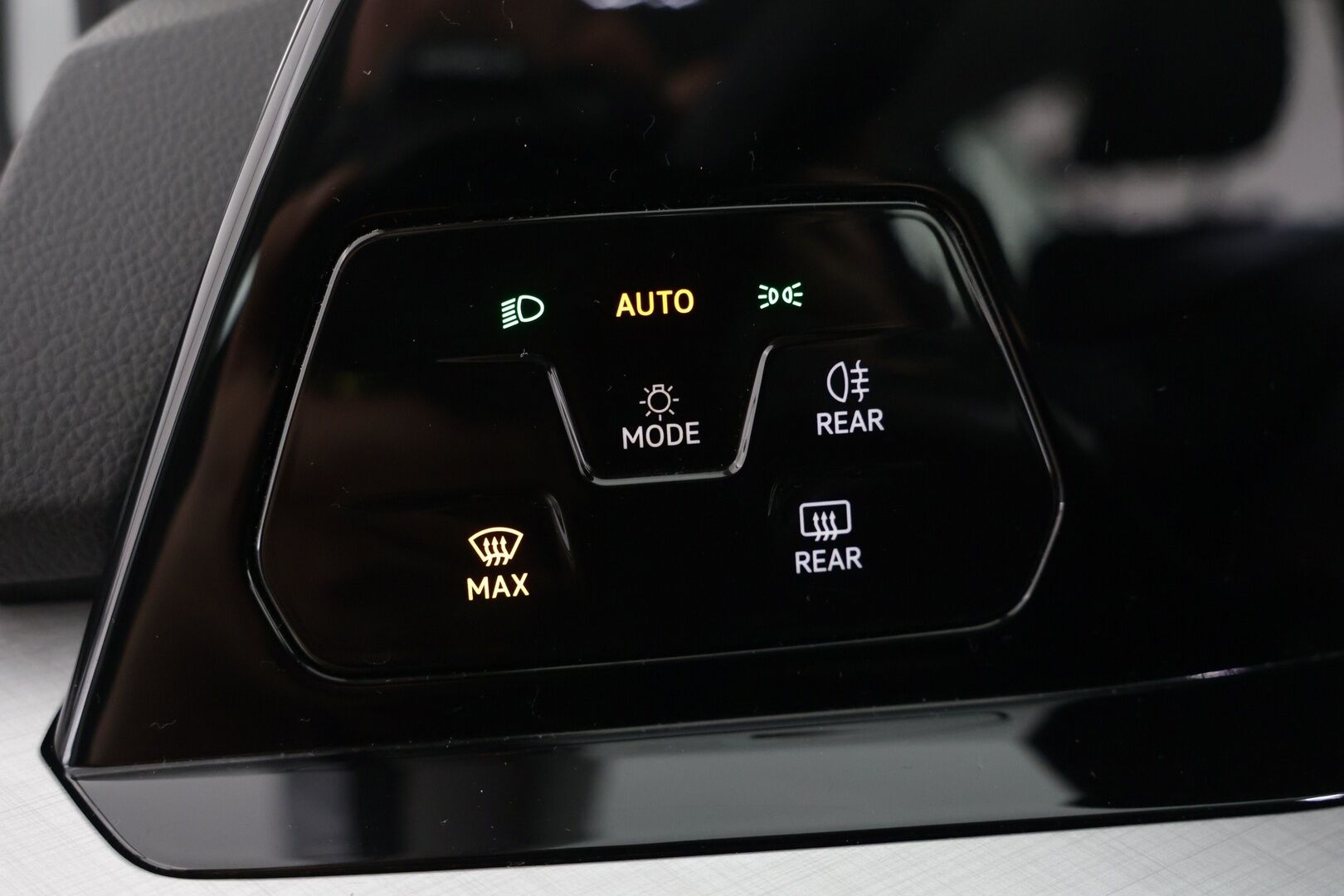 Volkswagen Golf 2021 Comfort Business 1,0 eTSI 81 kW (MHEV) DSG-automaatti - *Suomi-auto / Webasto / Carplay / ACC / Navi / Lane assist / Tutkat*