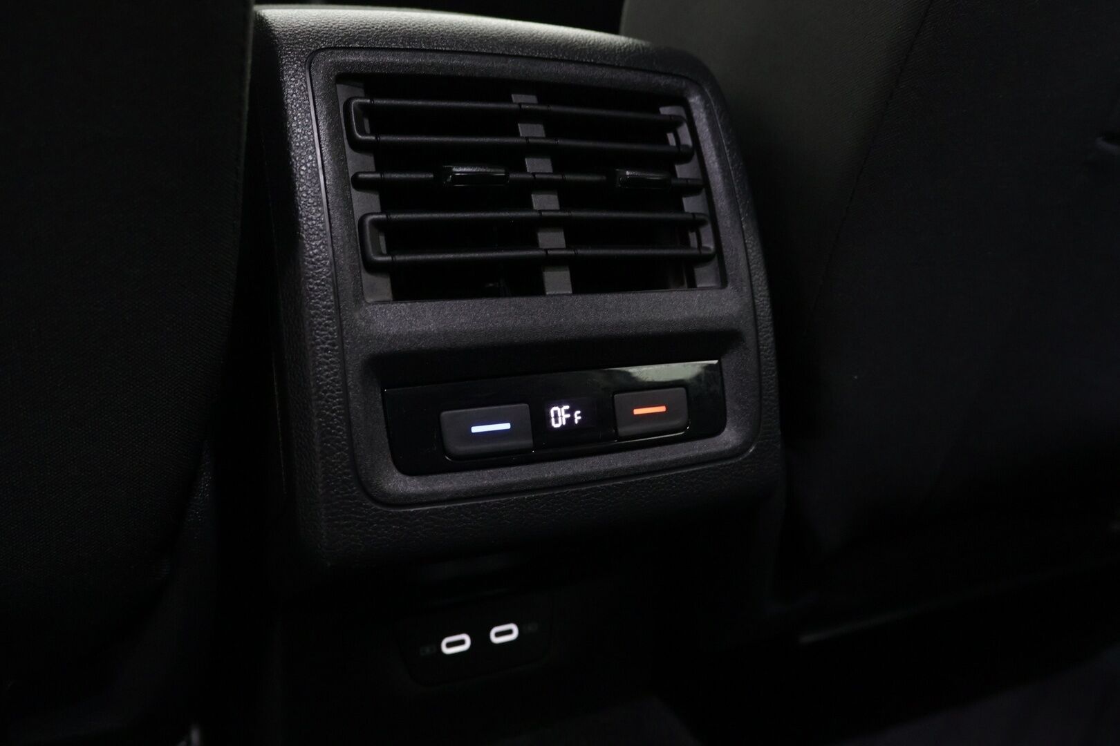Volkswagen Golf 2021 Comfort Business 1,0 eTSI 81 kW (MHEV) DSG-automaatti - *Suomi-auto / Webasto / Carplay / ACC / Navi / Lane assist / Tutkat*