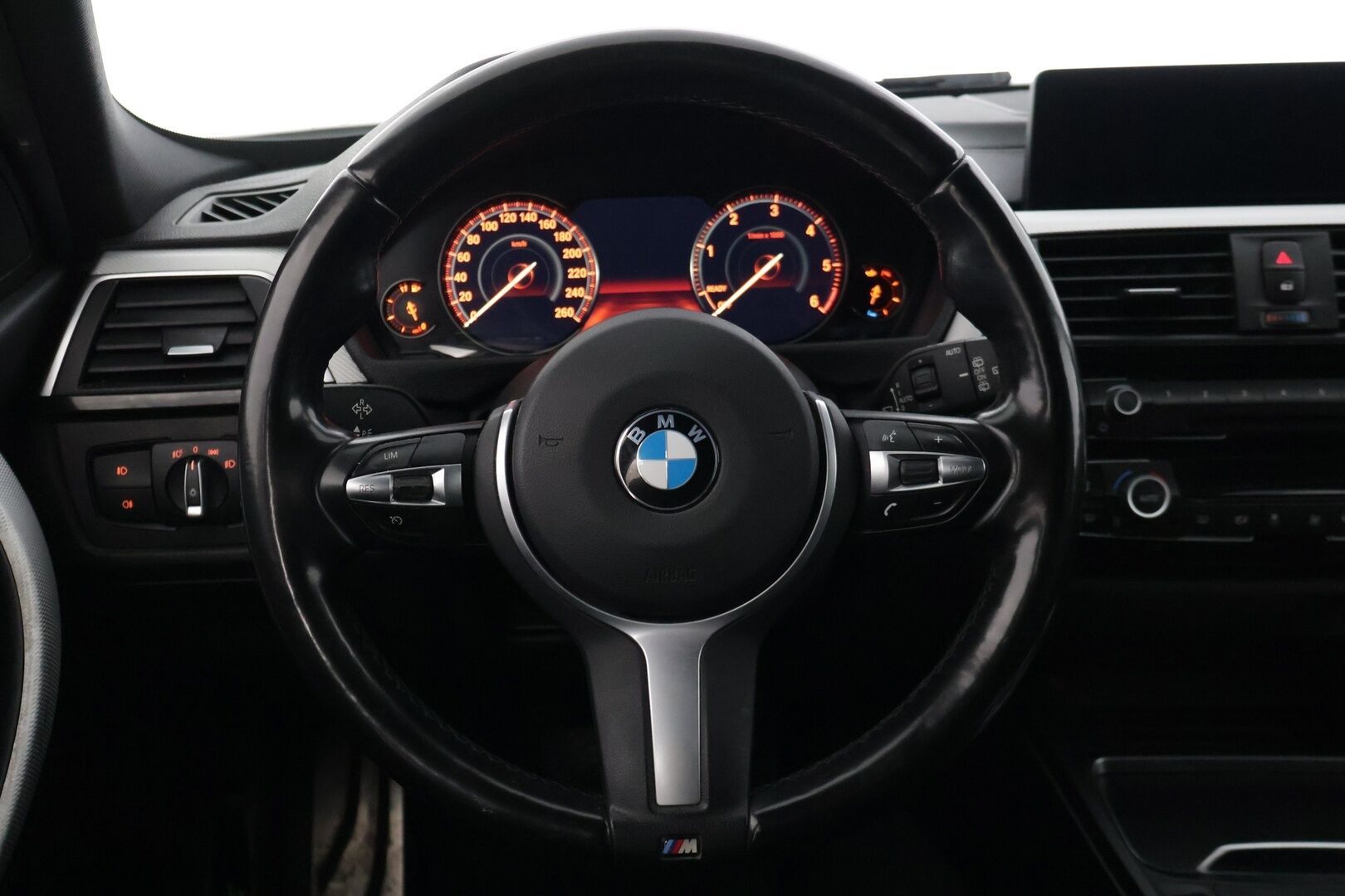 BMW 320 2018 F31 Touring 320d A xDrive Edition M Sport * Digimittaristo / Hifit / Proffa. Navi / Nahat / Vakkari / LED * - Hyvin varusteltu Digimittarilla oleva siisti Msport Bemari!