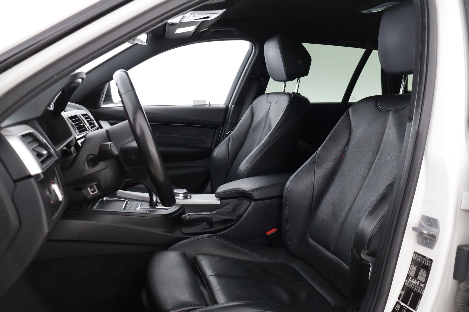 BMW 320 2018 F31 Touring 320d A xDrive Edition M Sport * Digimittaristo / Hifit / Proffa. Navi / Nahat / Vakkari / LED * - Hyvin varusteltu Digimittarilla oleva siisti Msport Bemari!