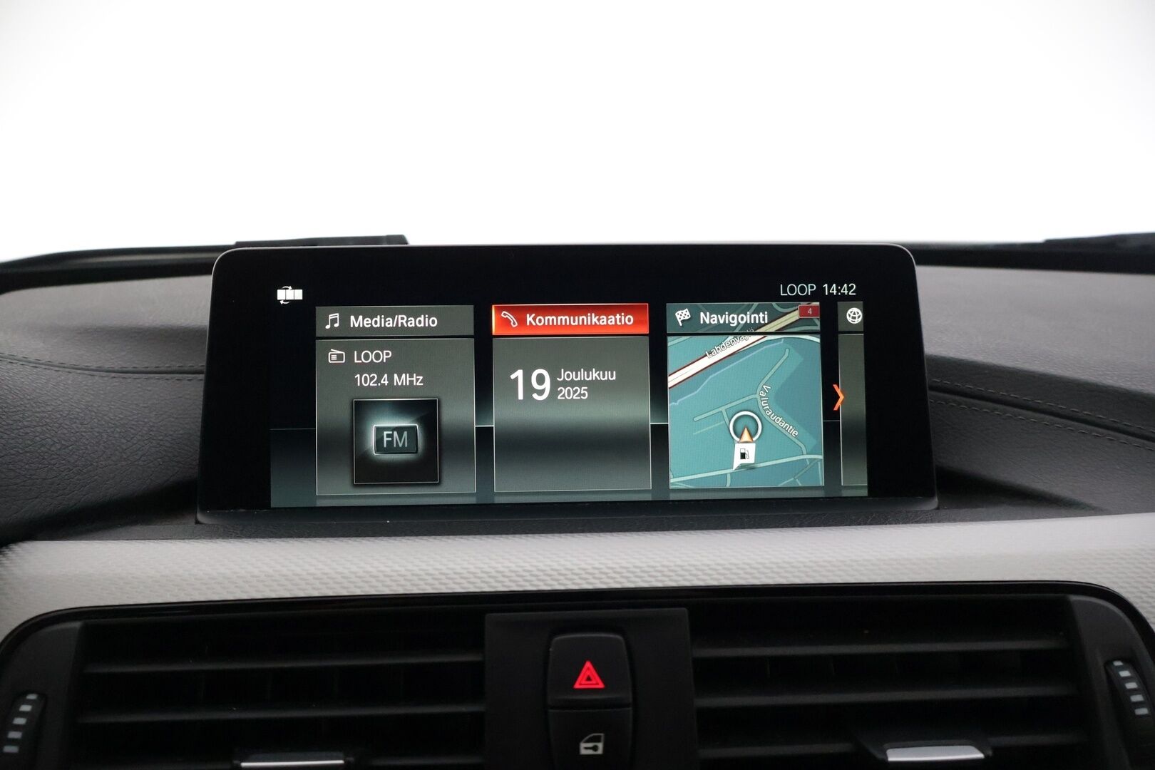 BMW 320 2018 F31 Touring 320d A xDrive Edition M Sport * Digimittaristo / Hifit / Proffa. Navi / Nahat / Vakkari / LED * - Hyvin varusteltu Digimittarilla oleva siisti Msport Bemari!