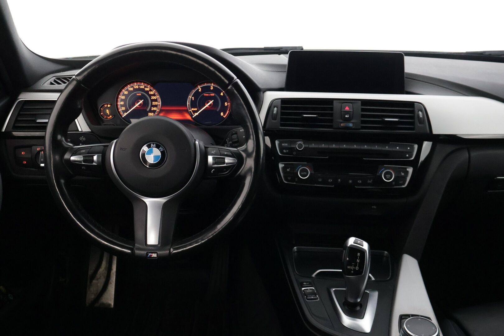 BMW 320 2018 F31 Touring 320d A xDrive Edition M Sport * Digimittaristo / Hifit / Proffa. Navi / Nahat / Vakkari / LED * - Hyvin varusteltu Digimittarilla oleva siisti Msport Bemari!