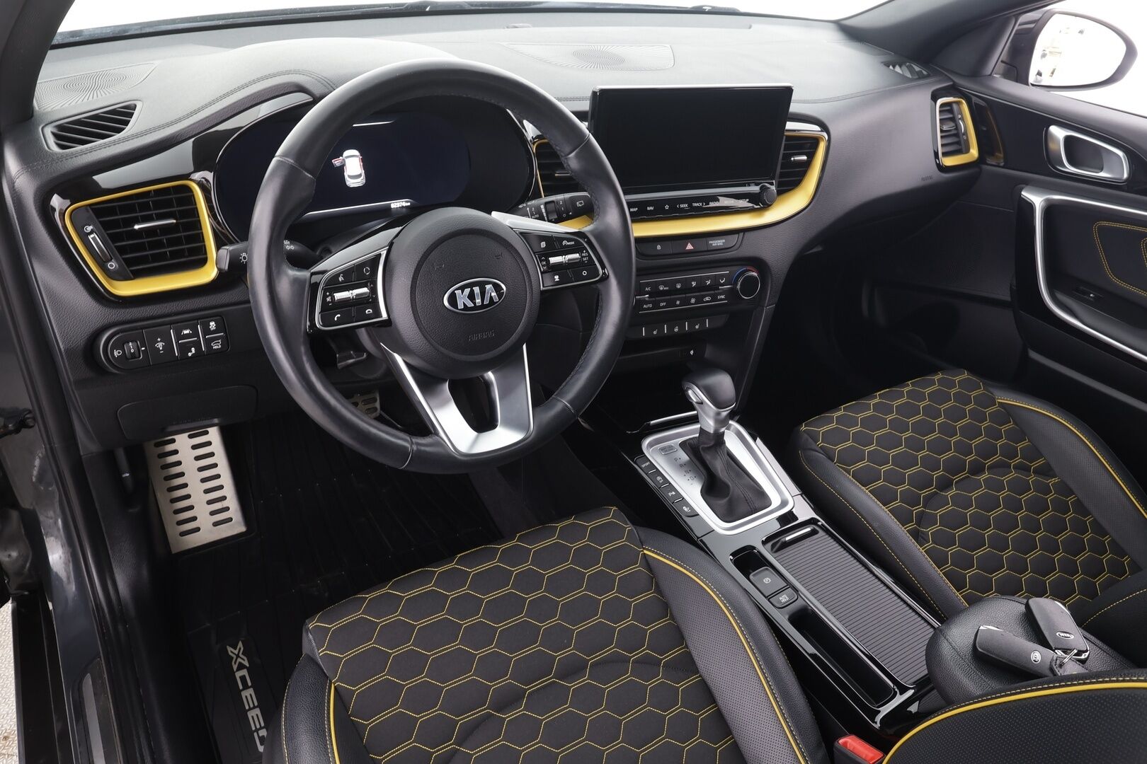 Kia XCeed 2021 1,5 T-GDI business premium DCT * 1-om. Suomi-auto / ACC / JBL / Panorama / P.kamera / Keyless / Muistipenkki / Apple&Android *