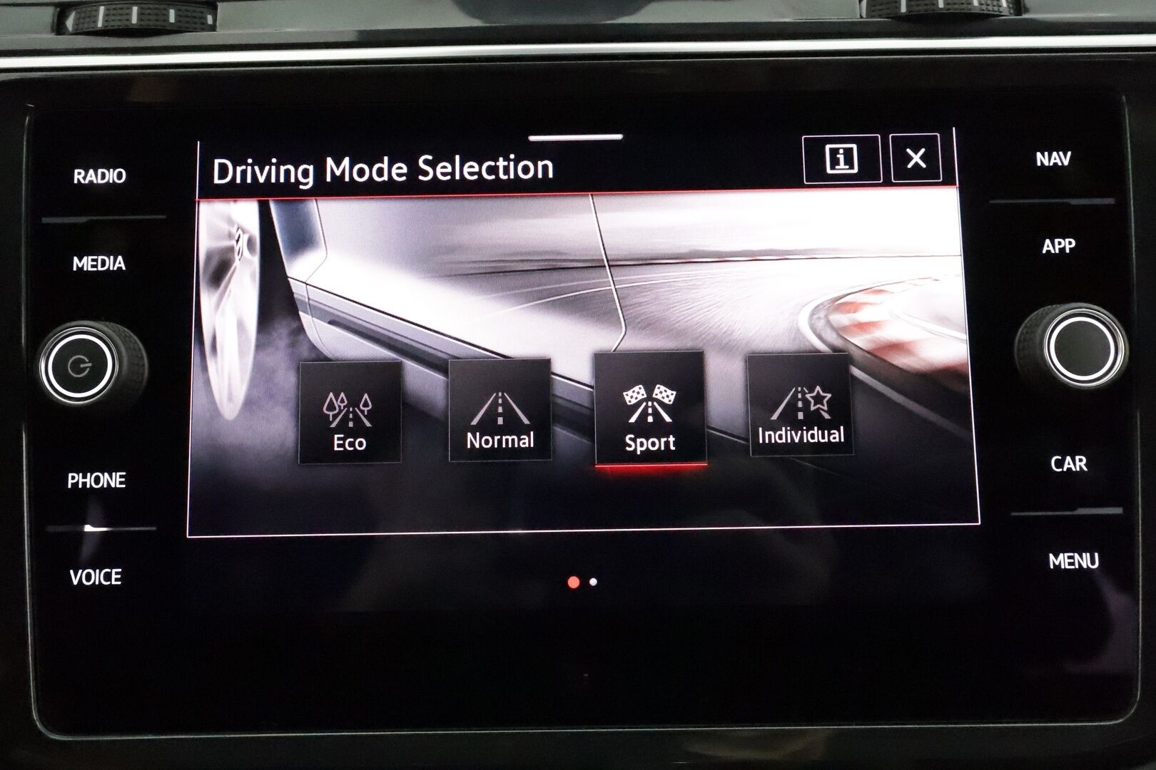 Volkswagen Tiguan 2021 R-Line 2,0 TDI SCR 110 kW 4MOTION DSG **Webasto / Koukku / Adapt.Vakkari / Matrix-LED / P.Tutkat / Navi / Kaistavahti** - Suomi-auto / Kahdet Renkaat / Merkkihuoillettu!
