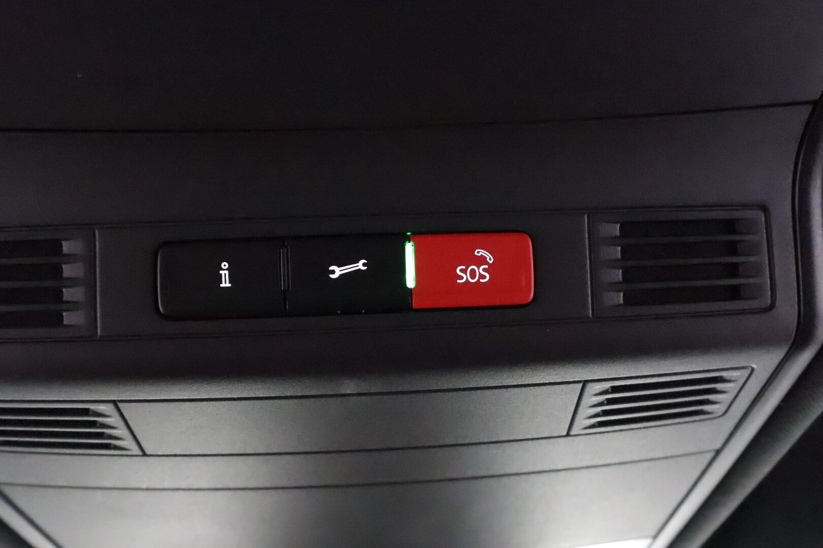 Volkswagen Tiguan 2021 R-Line 2,0 TDI SCR 110 kW 4MOTION DSG **Webasto / Koukku / Adapt.Vakkari / Matrix-LED / P.Tutkat / Navi / Kaistavahti** - Suomi-auto / Kahdet Renkaat / Merkkihuoillettu!