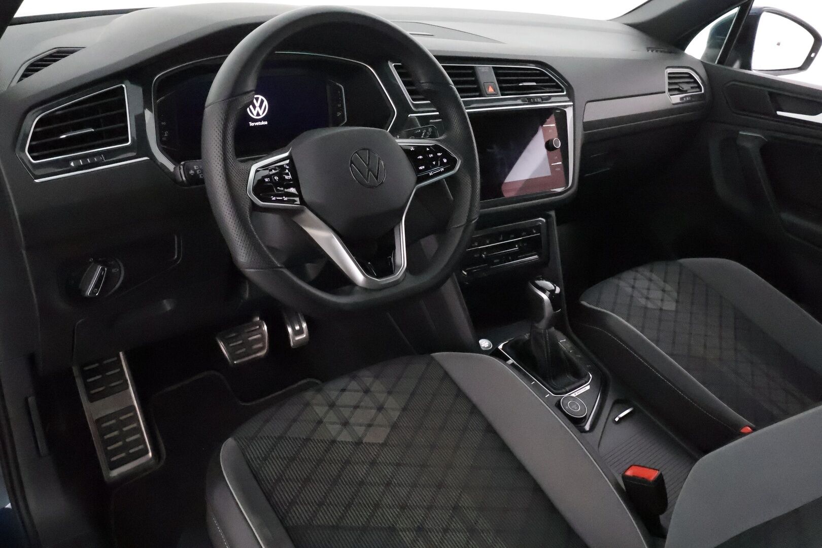 Volkswagen Tiguan 2021 R-Line 2,0 TDI SCR 110 kW 4MOTION DSG **Webasto / Koukku / Adapt.Vakkari / Matrix-LED / P.Tutkat / Navi / Kaistavahti** - Suomi-auto / Kahdet Renkaat / Merkkihuoillettu!