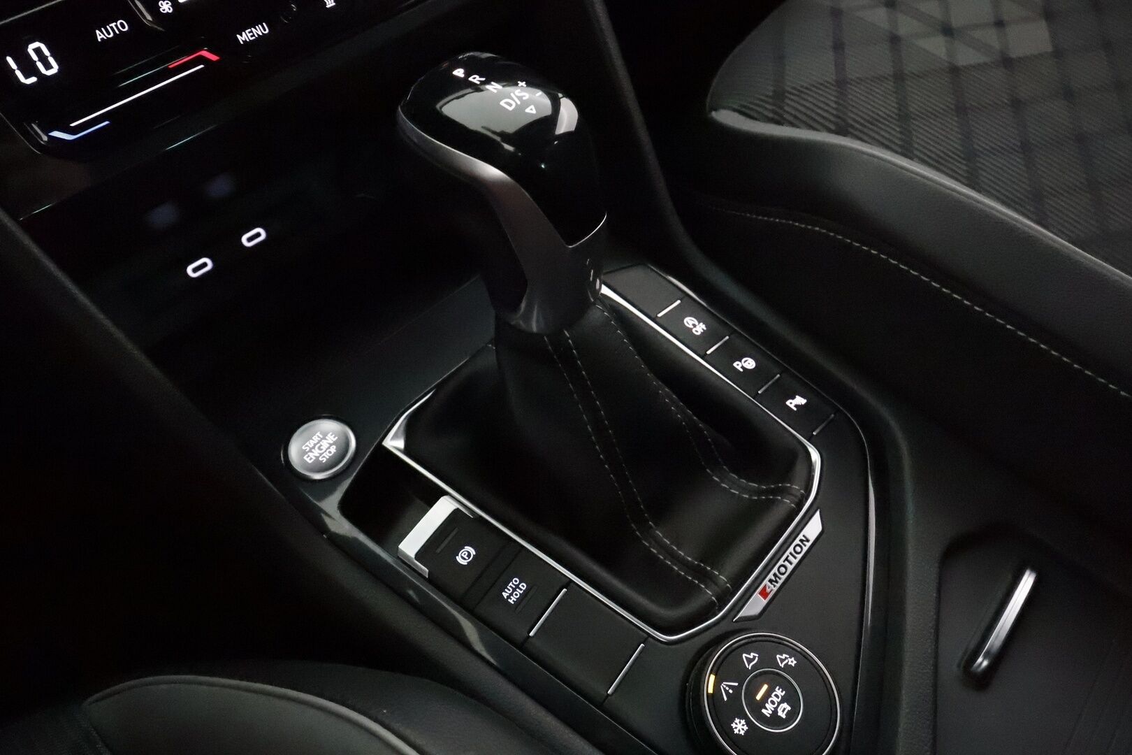 Volkswagen Tiguan 2021 R-Line 2,0 TDI SCR 110 kW 4MOTION DSG **Webasto / Koukku / Adapt.Vakkari / Matrix-LED / P.Tutkat / Navi / Kaistavahti** - Suomi-auto / Kahdet Renkaat / Merkkihuoillettu!