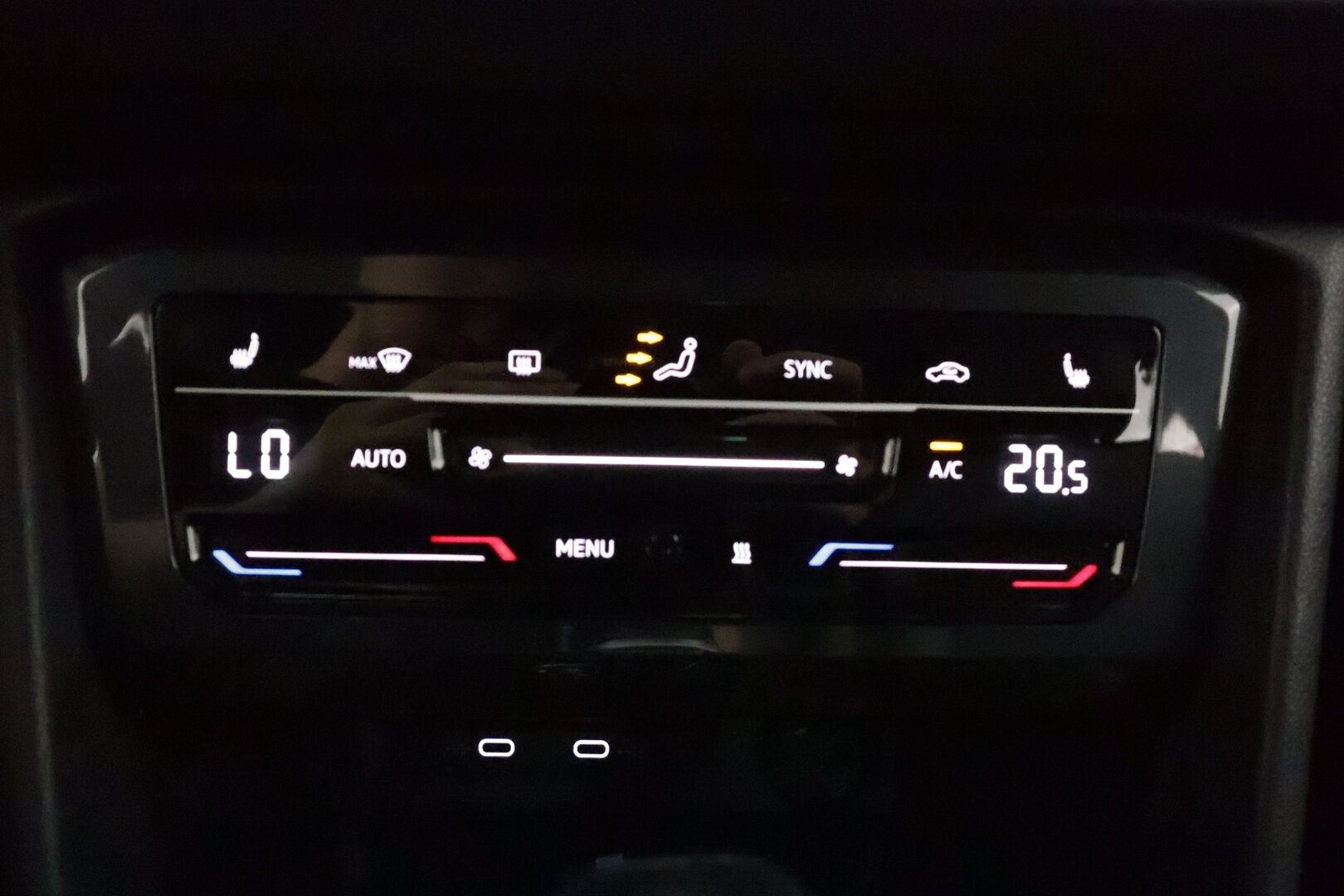 Volkswagen Tiguan 2021 R-Line 2,0 TDI SCR 110 kW 4MOTION DSG **Webasto / Koukku / Adapt.Vakkari / Matrix-LED / P.Tutkat / Navi / Kaistavahti** - Suomi-auto / Kahdet Renkaat / Merkkihuoillettu!