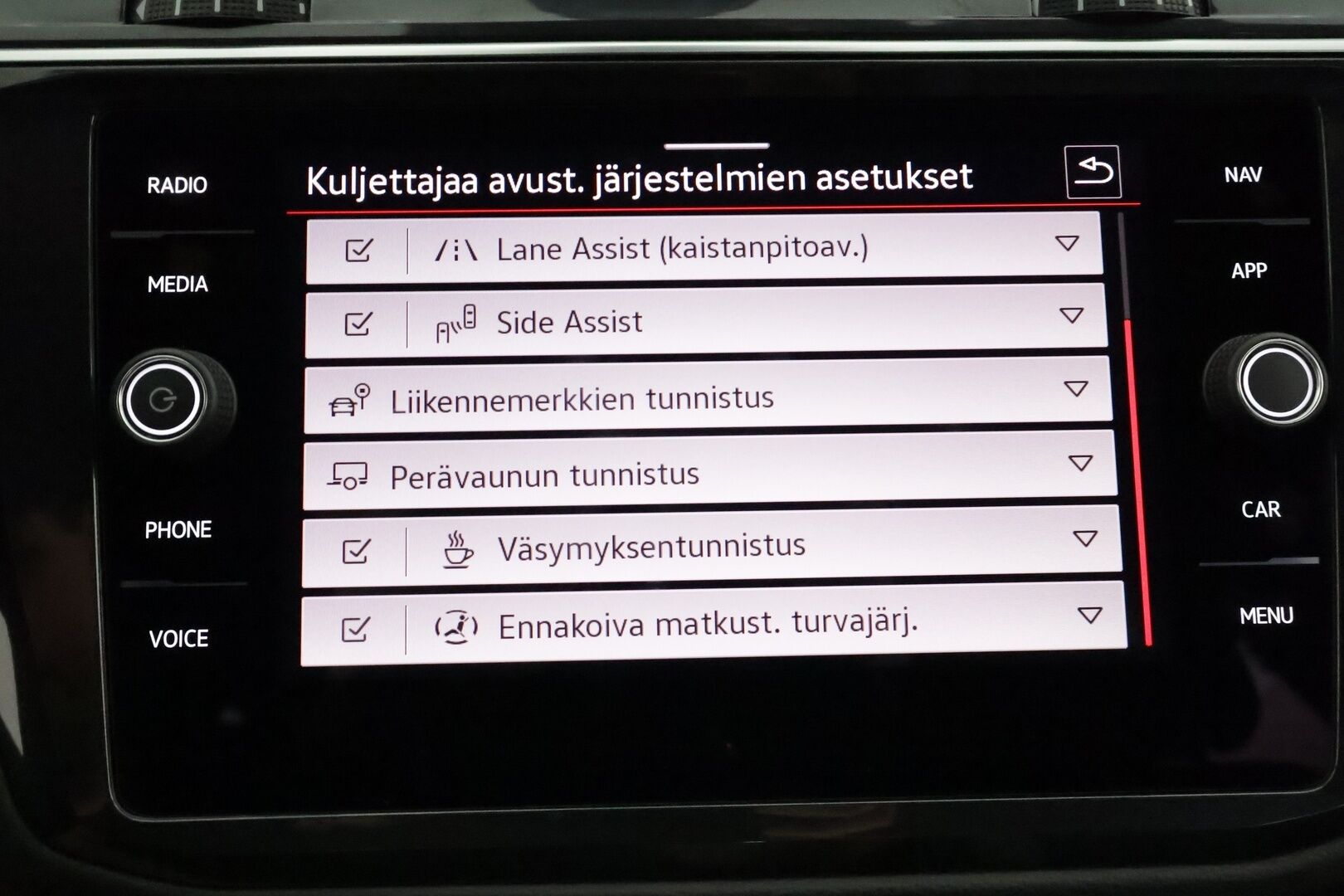 Volkswagen Tiguan 2021 R-Line 2,0 TDI SCR 110 kW 4MOTION DSG **Webasto / Koukku / Adapt.Vakkari / Matrix-LED / P.Tutkat / Navi / Kaistavahti** - Suomi-auto / Kahdet Renkaat / Merkkihuoillettu!