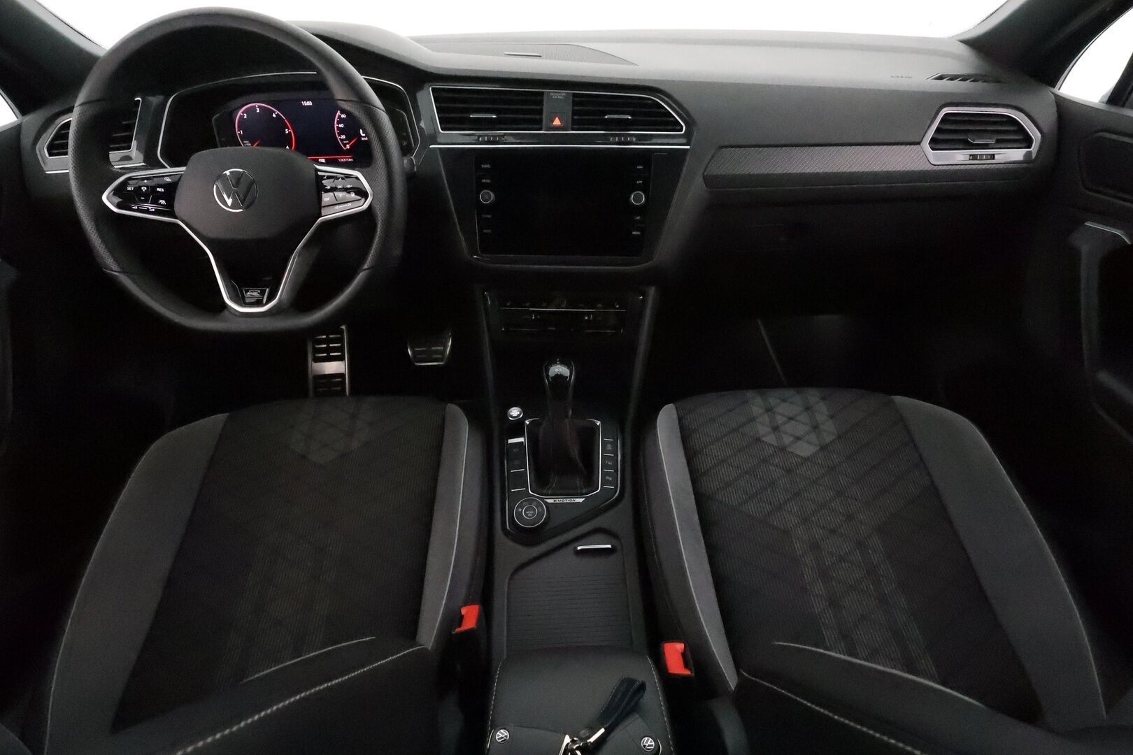Volkswagen Tiguan 2021 R-Line 2,0 TDI SCR 110 kW 4MOTION DSG **Webasto / Koukku / Adapt.Vakkari / Matrix-LED / P.Tutkat / Navi / Kaistavahti** - Suomi-auto / Kahdet Renkaat / Merkkihuoillettu!
