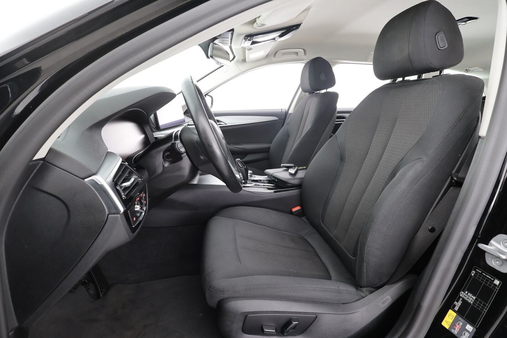 BMW 530 2021 G31 Touring 530e xDrive A Charged Edition * Vakkari / Kamera / LED / Navi / Sähköluukku * - Suomi-auto / Kahdet renkaat aluvanteilla / Merkkihuollettu / Seuraava katsastus 03/2028 - HULLUT AVAJAISHULINAT KORKOTARJOUS 3,29 %