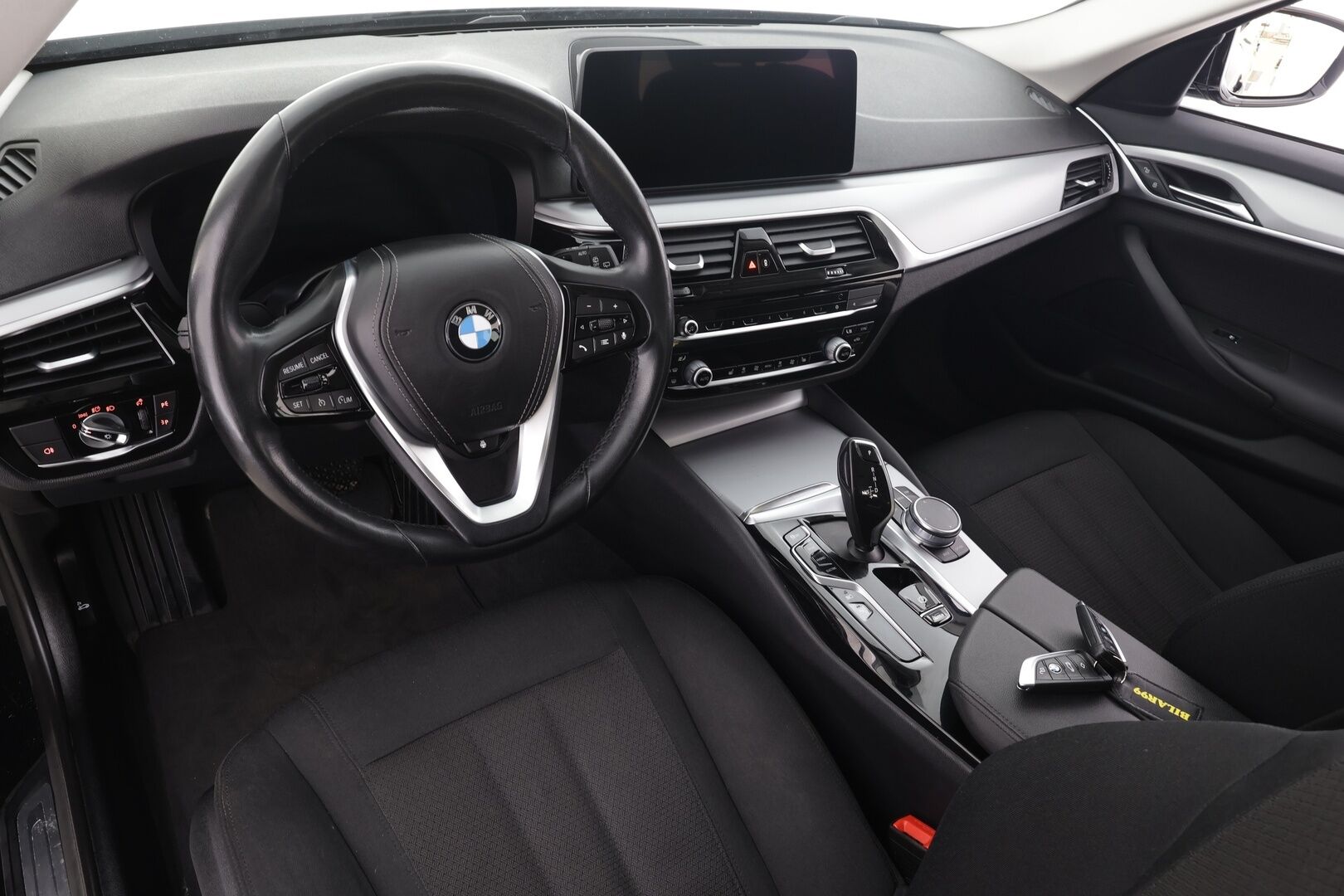 BMW 530 2021 G31 Touring 530e xDrive A Charged Edition - KATSO MIHIN POIKKEUSHINTAAN!! | Suomi-auto | Kahdet renkaat aluvanteilla | Merkkihuollettu | Seuraava katsastus 03/2028 | Vakkari | Kamera | LED | Navi | Sähköluukku