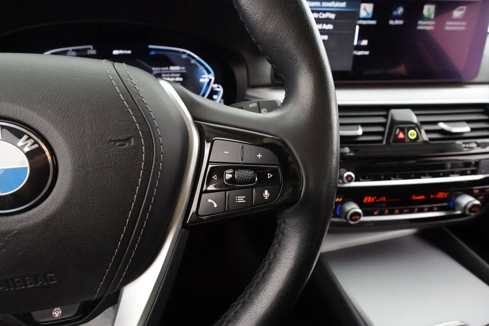 BMW 530 2021 G31 Touring 530e xDrive A Charged Edition * Vakkari / Kamera / LED / Navi / Sähköluukku * - Suomi-auto / Kahdet renkaat aluvanteilla / Merkkihuollettu