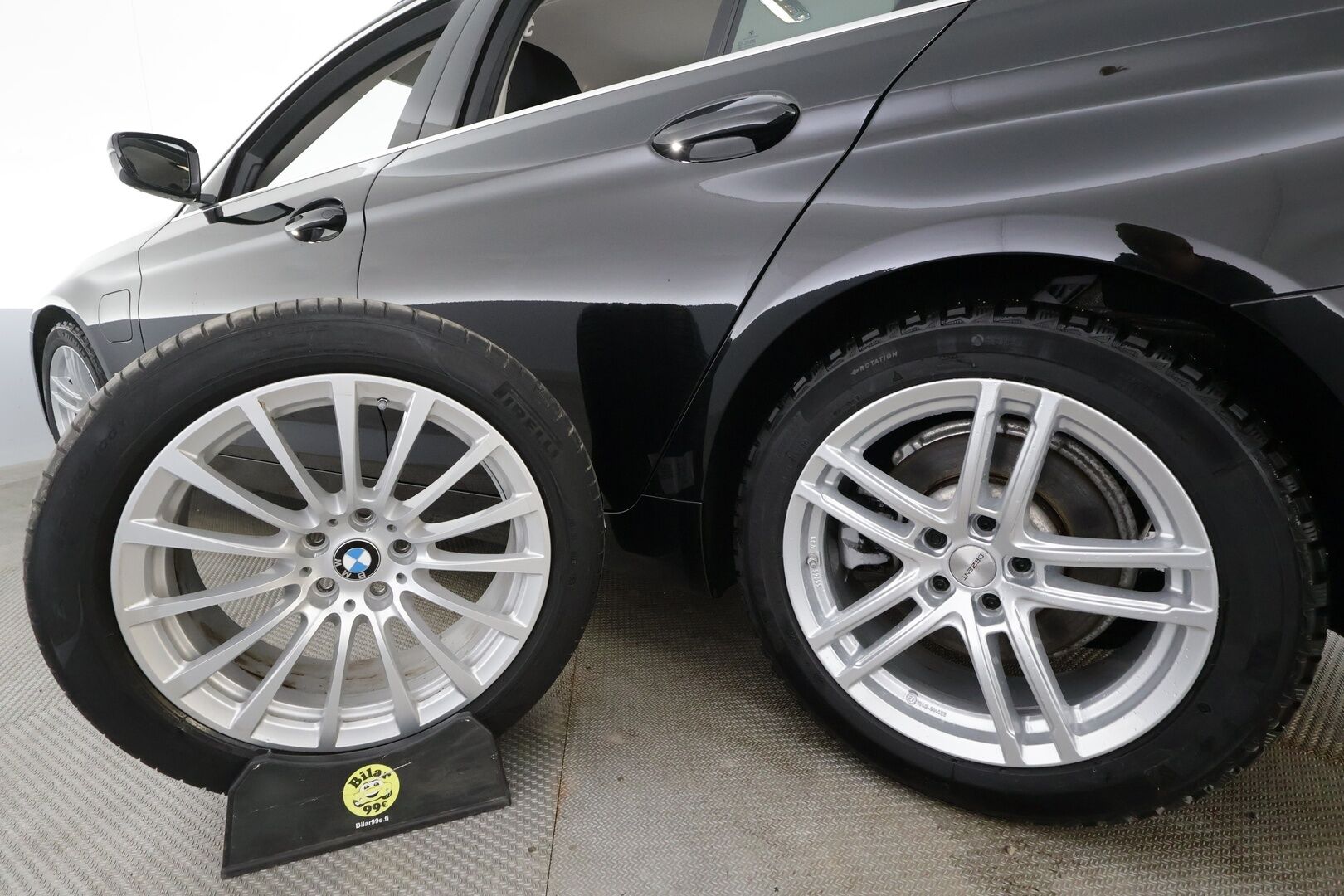 BMW 530 2021 G31 Touring 530e xDrive A Charged Edition * Vakkari / Kamera / LED / Navi / Sähköluukku * - Suomi-auto / Kahdet renkaat aluvanteilla / Merkkihuollettu