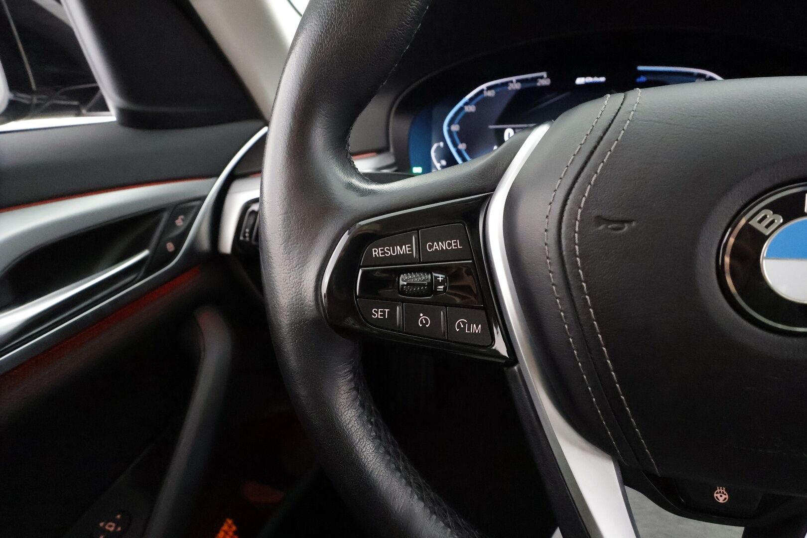 BMW 530 2021 G31 Touring 530e xDrive A Charged Edition * Vakkari / Kamera / LED / Navi / Sähköluukku * - Suomi-auto / Kahdet renkaat aluvanteilla / Merkkihuollettu - HULLUT AVAJAISHULINAT KORKOTARJOUS 3,29 %