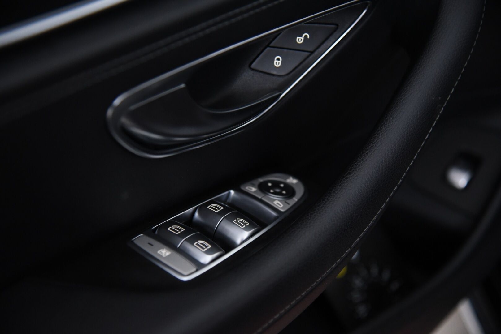 Mercedes-Benz E 2017 350 e A Premium Business / Distronic+ / Multibeam LED / 360° / Muistipenkit / Apple&Android - Burmester / Widescreen / HUD / Keyless / Ambient / Sähköluukku
