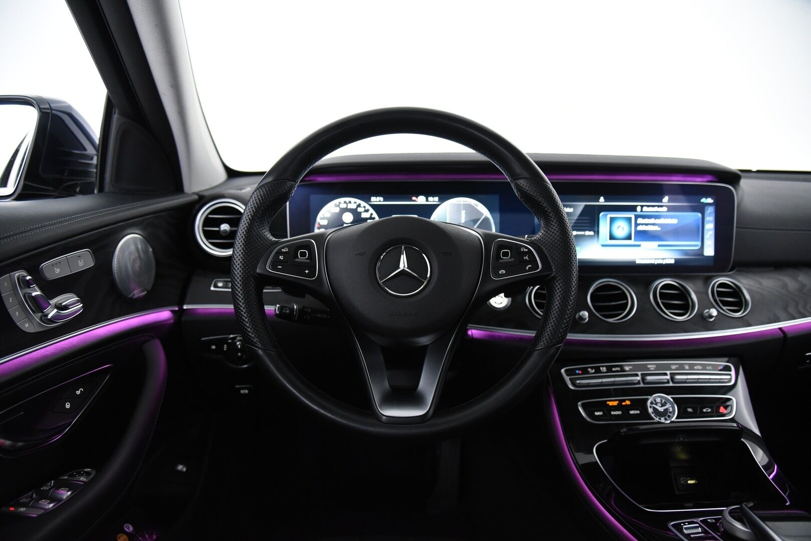 Mercedes-Benz E 2017 350 e A Premium Business / Distronic+ / Multibeam LED / 360° / Muistipenkit / Apple&Android - Burmester / Widescreen / HUD / Keyless / Ambient / Sähköluukku