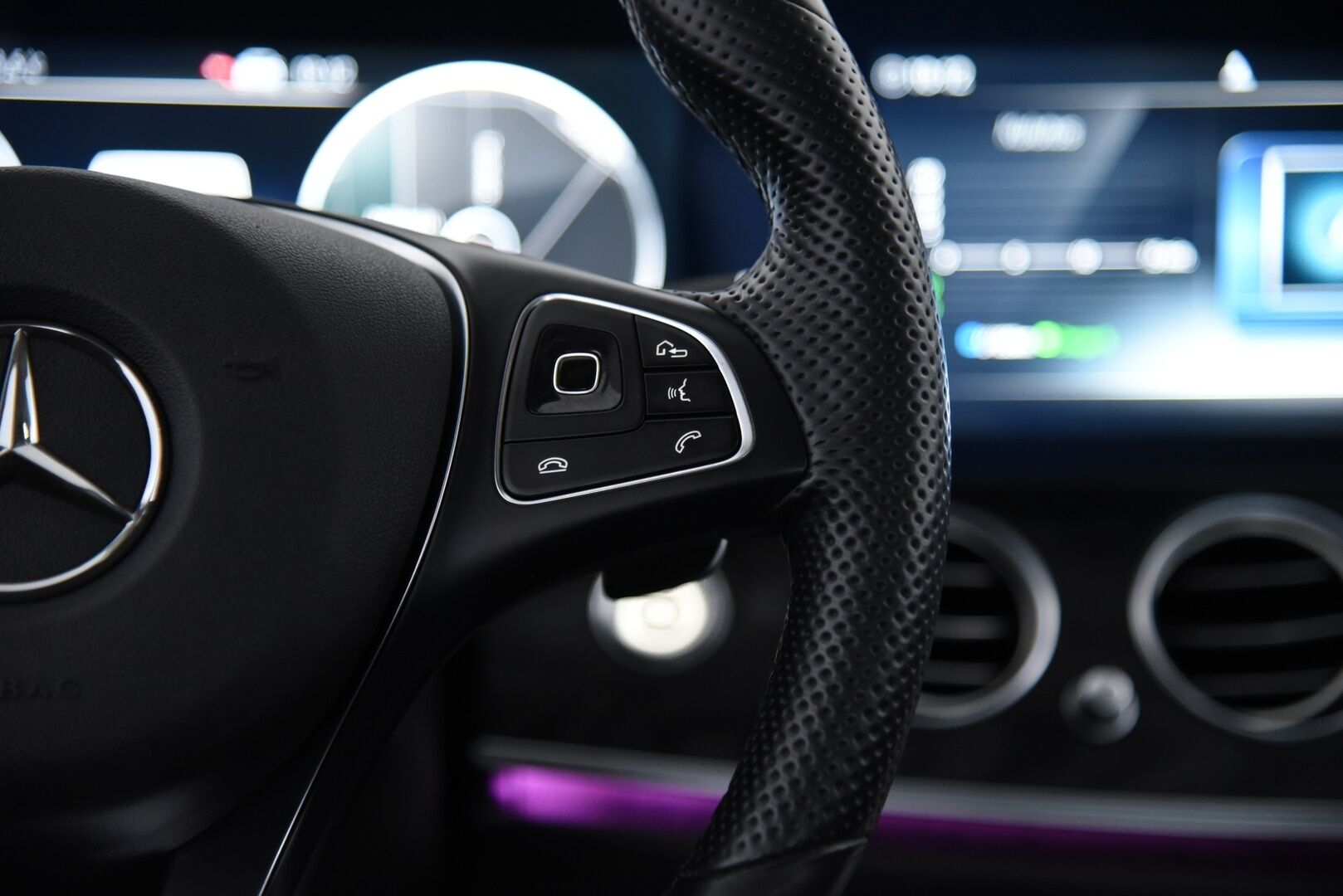 Mercedes-Benz E 2017 350 e A Premium Business / Distronic+ / Multibeam LED / 360° / Muistipenkit / Apple&Android - Burmester / Widescreen / HUD / Keyless / Ambient / Sähköluukku