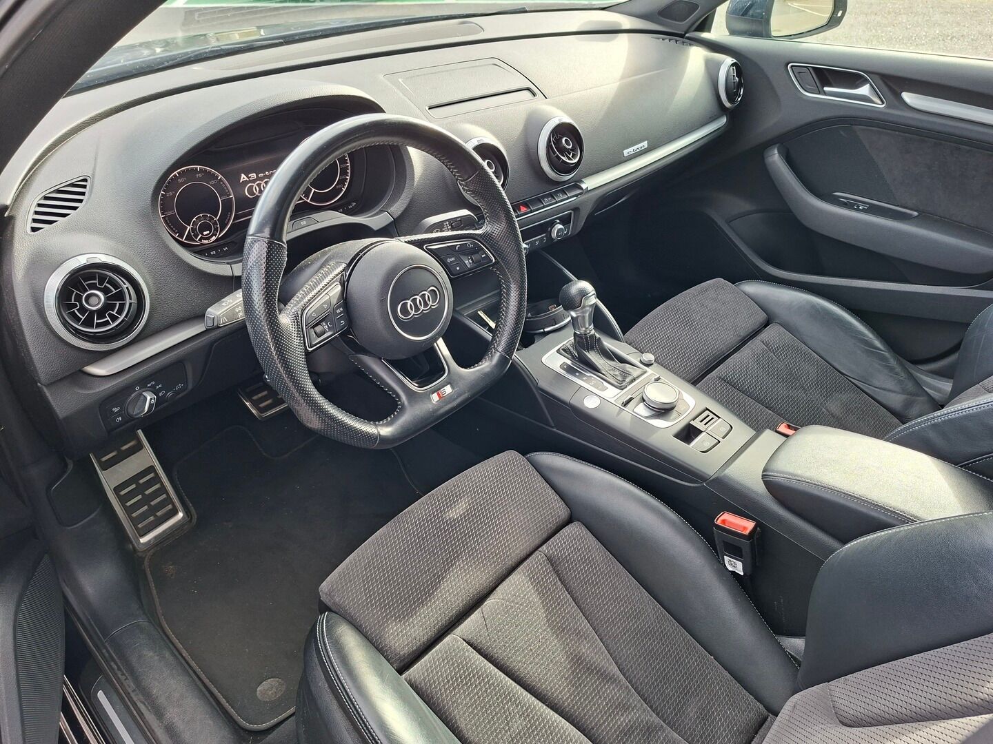 Audi A3 2017 Sportback 1,4 TFSI e-tron S tronic - S-Line sisäpaketti | Digimittaristo | Koukku | Nahka-alcantara urheiluistuimet | P.kamera | Keyless Go | Adapt.LED | Audi Sound System | Vakkari