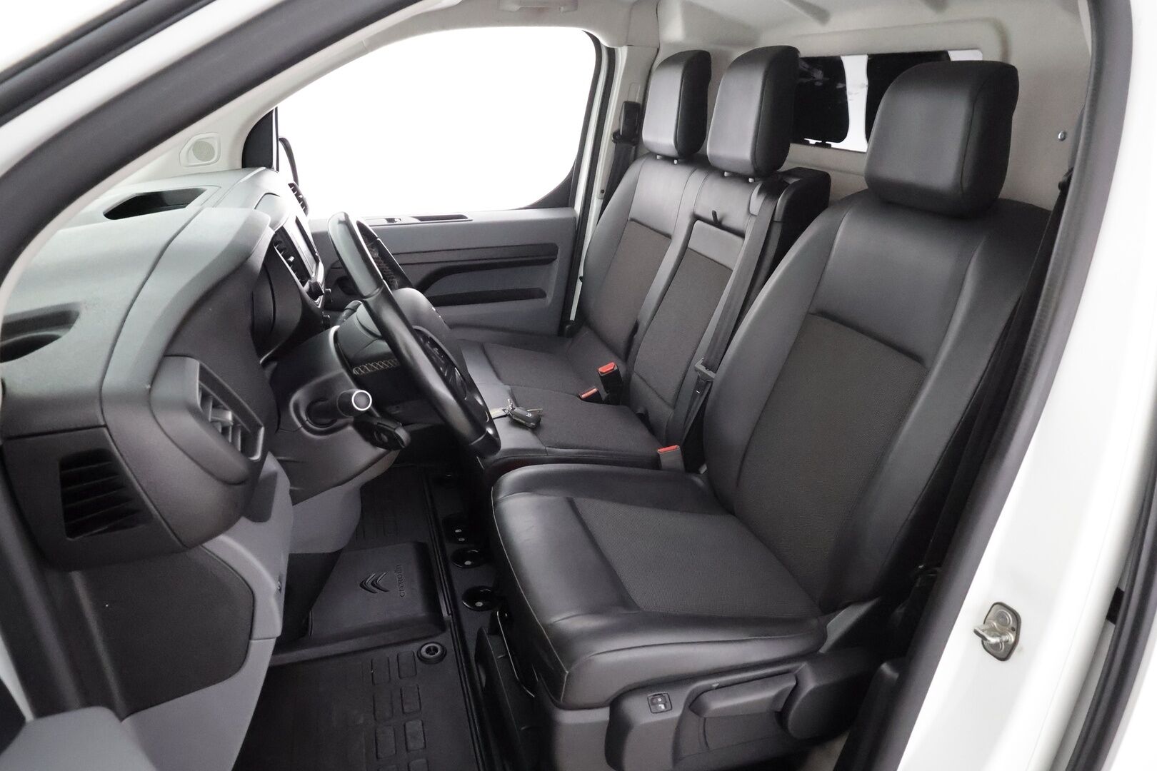 Citroen e-Jumpy 2021 136 XL * Koukku / Vakkari / Puolinahat / P.tutka / Bluetooth / Ilmastointi * - Suomi-auto / Kahdet renkaat