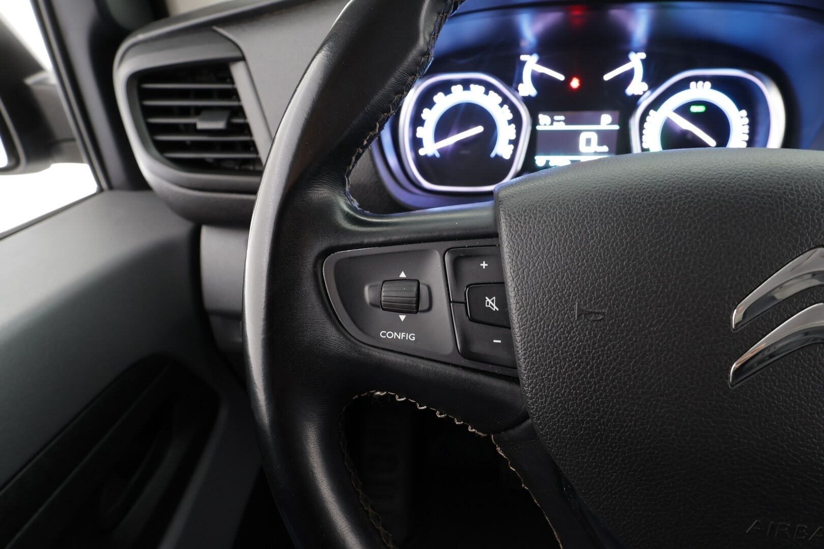 Citroen e-Jumpy 2021 136 XL * Koukku / Vakkari / Puolinahat / P.tutka / Bluetooth / Ilmastointi * - Suomi-auto / Kahdet renkaat