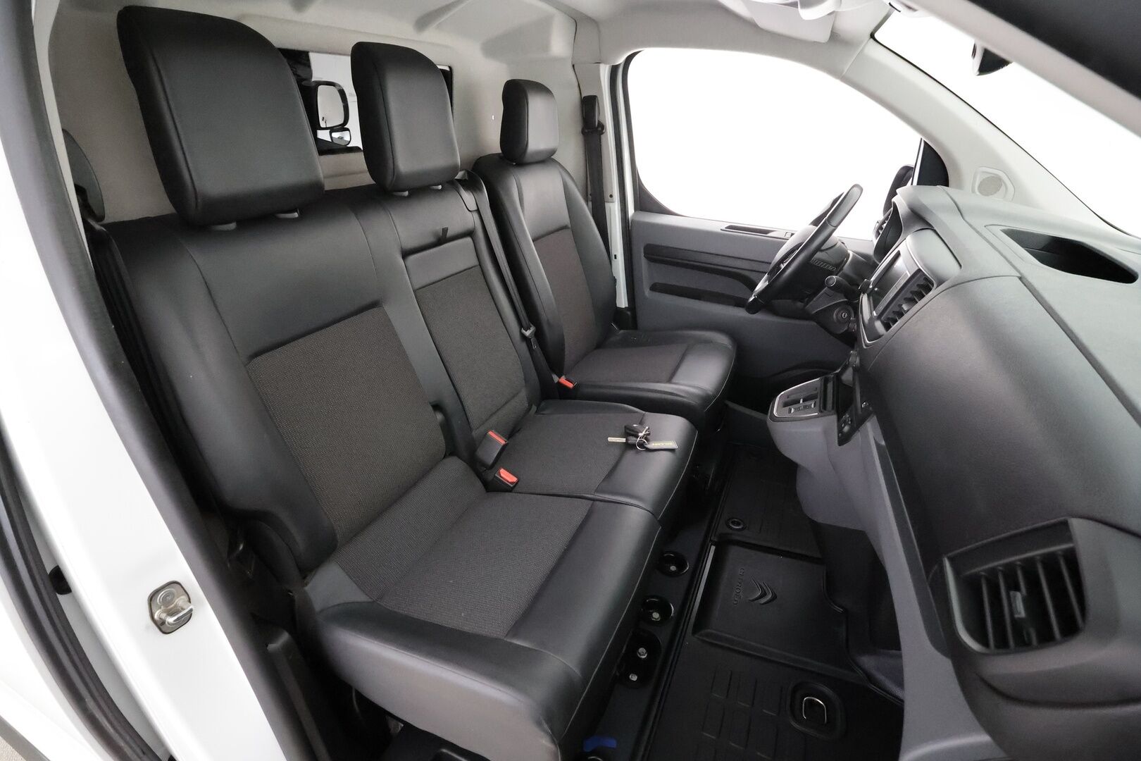 Citroen e-Jumpy 2021 136 XL * Koukku / Vakkari / Puolinahat / P.tutka / Bluetooth / Ilmastointi * - Suomi-auto / Kahdet renkaat - HULLUT JOULUT KORKOTARJOUS 2,49% 