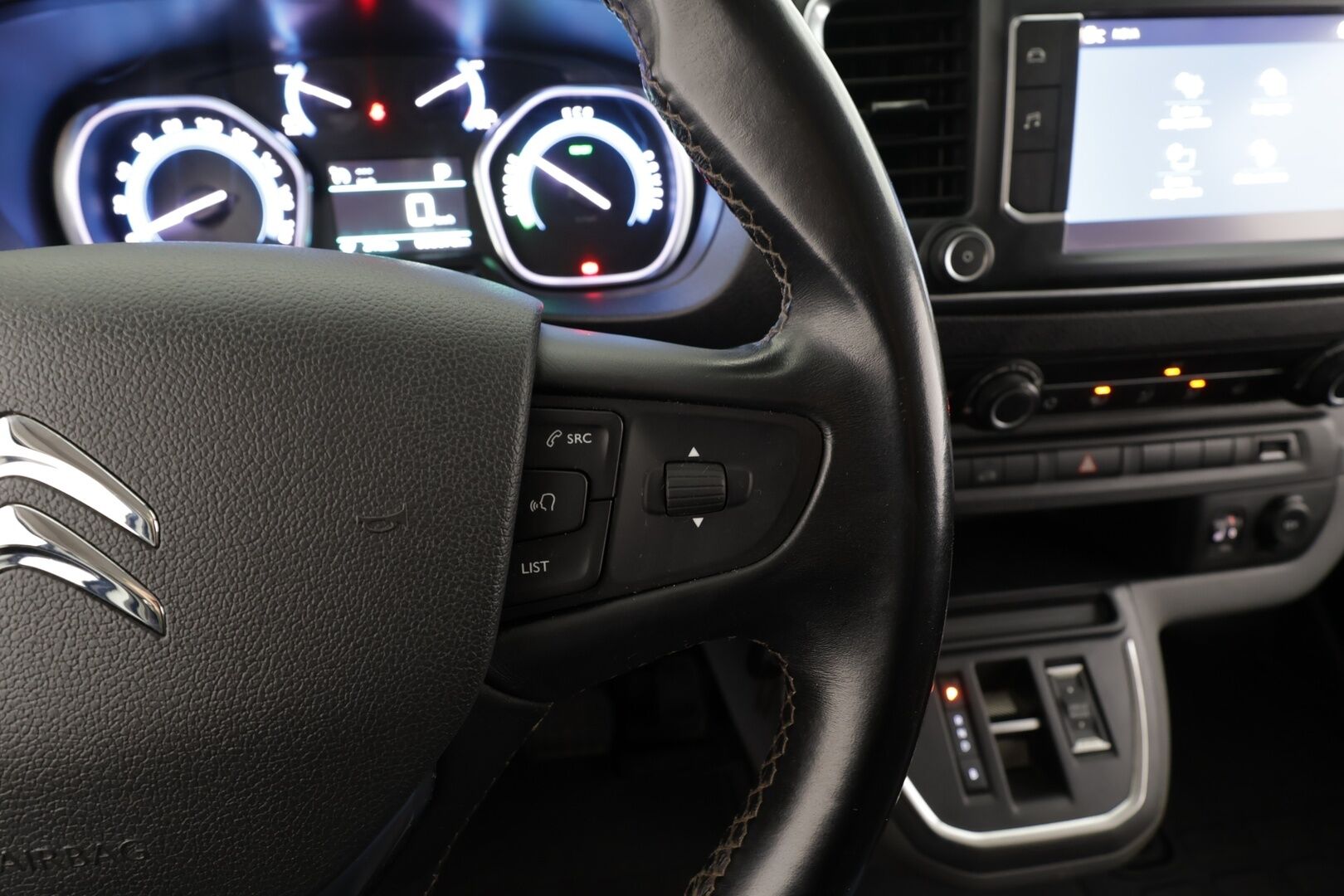 Citroen e-Jumpy 2021 136 XL * Koukku / Vakkari / Puolinahat / P.tutka / Bluetooth / Ilmastointi * - Suomi-auto / Kahdet renkaat - HULLUT JOULUT KORKOTARJOUS 2,49% 