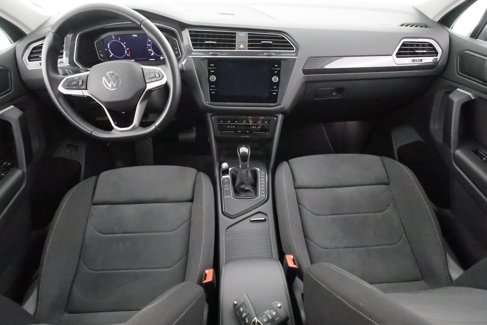 Volkswagen Tiguan 2021 Style eHybrid 180 kW DSG * ACC / Digimittari / Matrix-LED / Ergoactive istuimet / P.kamera / Sporttipenkit / Keyless * - 1.Om suomi-auto / Merkkihuollettu  / Kahdet Renkaat / Koti & Kauppalaturi