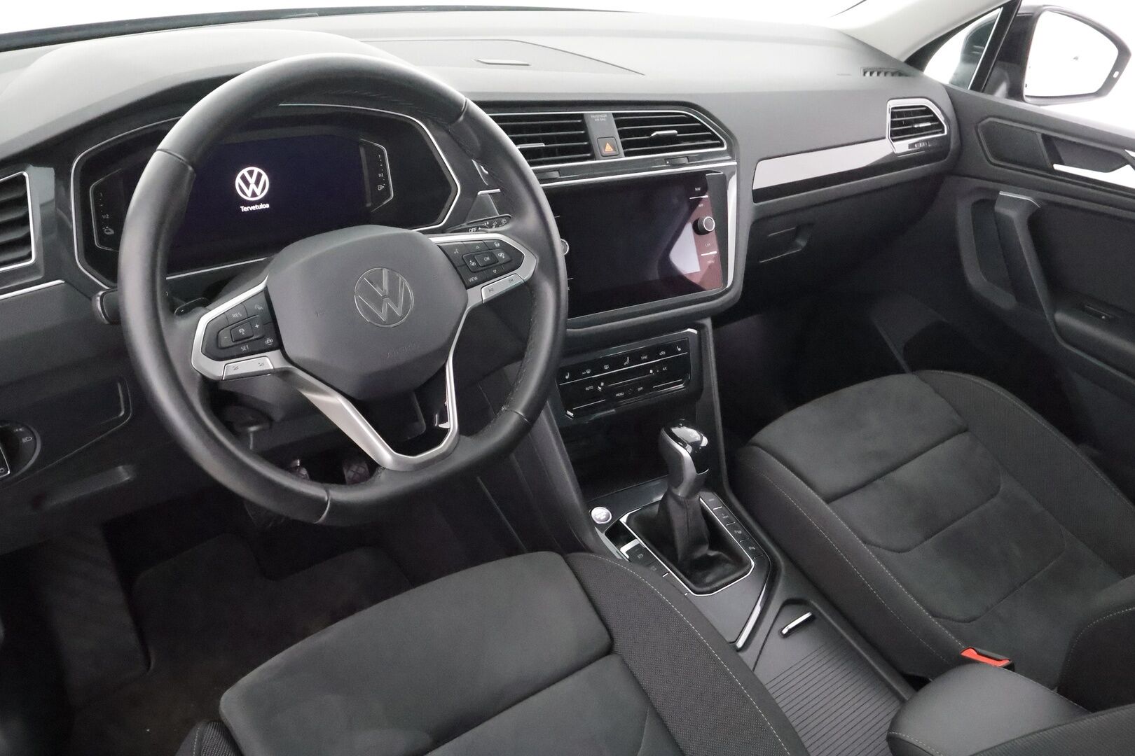 Volkswagen Tiguan 2021 Style eHybrid 180 kW DSG * ACC / Digimittari / Matrix-LED / Ergoactive istuimet / P.kamera / Sporttipenkit / Keyless * - 1.Om suomi-auto / Merkkihuollettu  / Kahdet Renkaat / Koti & Kauppalaturi