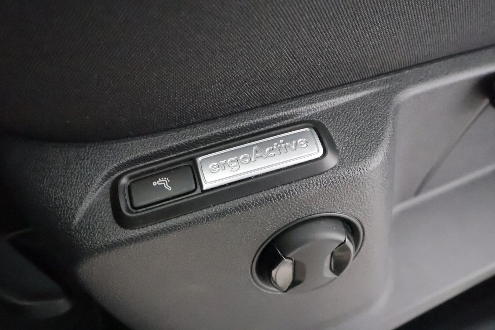 Volkswagen Tiguan 2021 Style eHybrid 180 kW DSG * ACC / Digimittari / Matrix-LED / Ergoactive istuimet / P.kamera / Sporttipenkit / Keyless * - 1.Om suomi-auto / Merkkihuollettu  / Kahdet Renkaat / Koti & Kauppalaturi