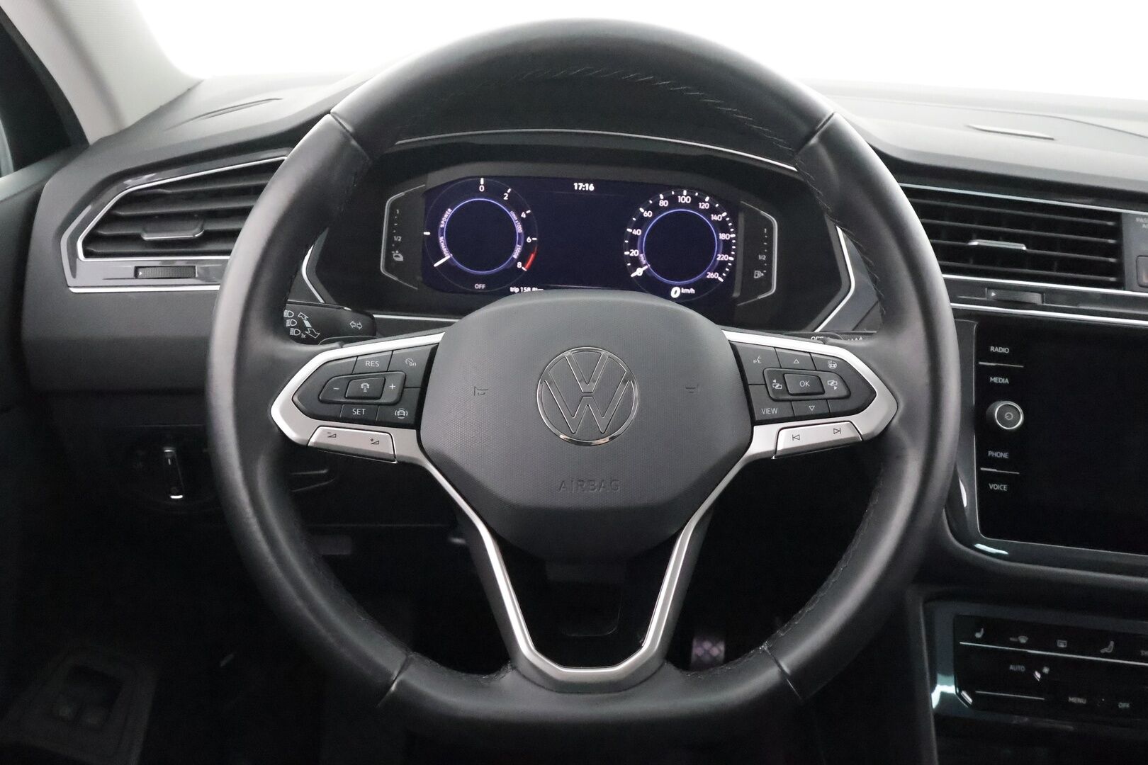 Volkswagen Tiguan 2021 Style eHybrid 180 kW DSG * ACC / Digimittari / Matrix-LED / Ergoactive istuimet / P.kamera / Sporttipenkit / Keyless * - 1.Om suomi-auto / Merkkihuollettu  / Kahdet Renkaat / Koti & Kauppalaturi