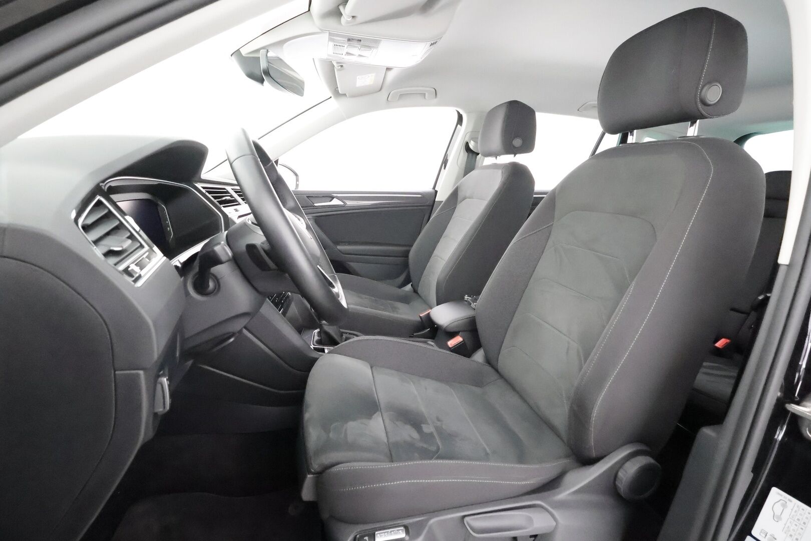 Volkswagen Tiguan 2021 Style eHybrid 180 kW DSG * ACC / Digimittari / Matrix-LED / Ergoactive istuimet / P.kamera / Sporttipenkit / Keyless * - 1.Om suomi-auto / Merkkihuollettu  / Kahdet Renkaat / Koti & Kauppalaturi