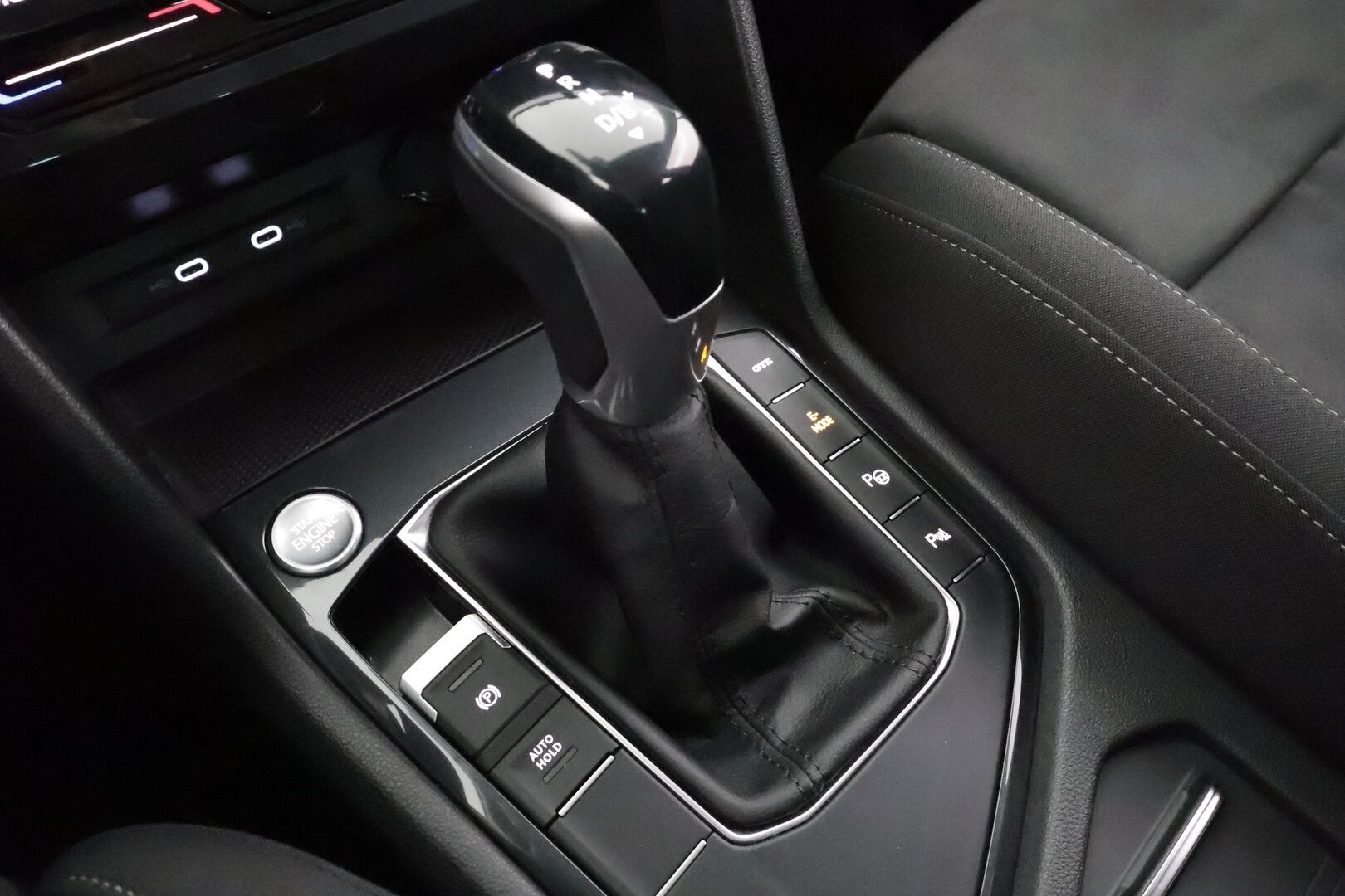 Volkswagen Tiguan 2021 Style eHybrid 180 kW DSG * ACC / Digimittari / Matrix-LED / Ergoactive istuimet / P.kamera / Sporttipenkit / Keyless * - 1.Om suomi-auto / Merkkihuollettu  / Kahdet Renkaat / Koti & Kauppalaturi
