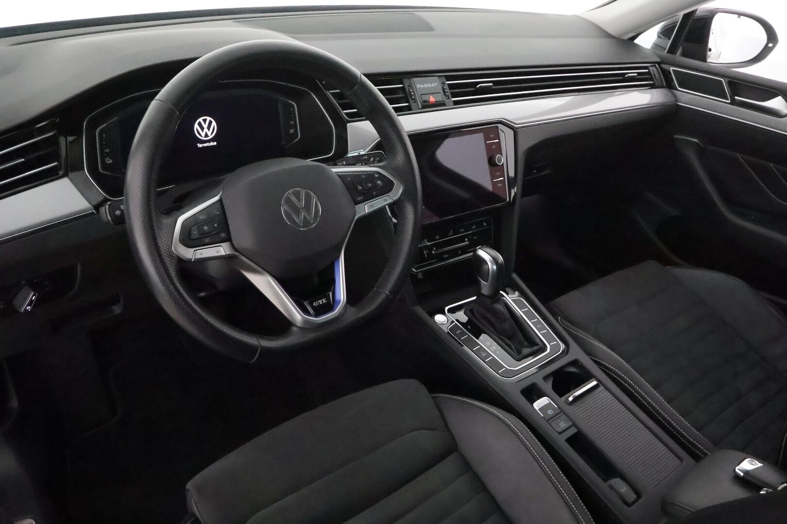 Volkswagen Passat 2021 Sedan GTE Premium Plug-In Hybrid 160 kW DSG **Webasto / Adapt.vakkari / Digimittaristo / P.kamera / Matrix** - 1.om Suomi-auto / Navi / Kahdet renkaat aluvanteilla