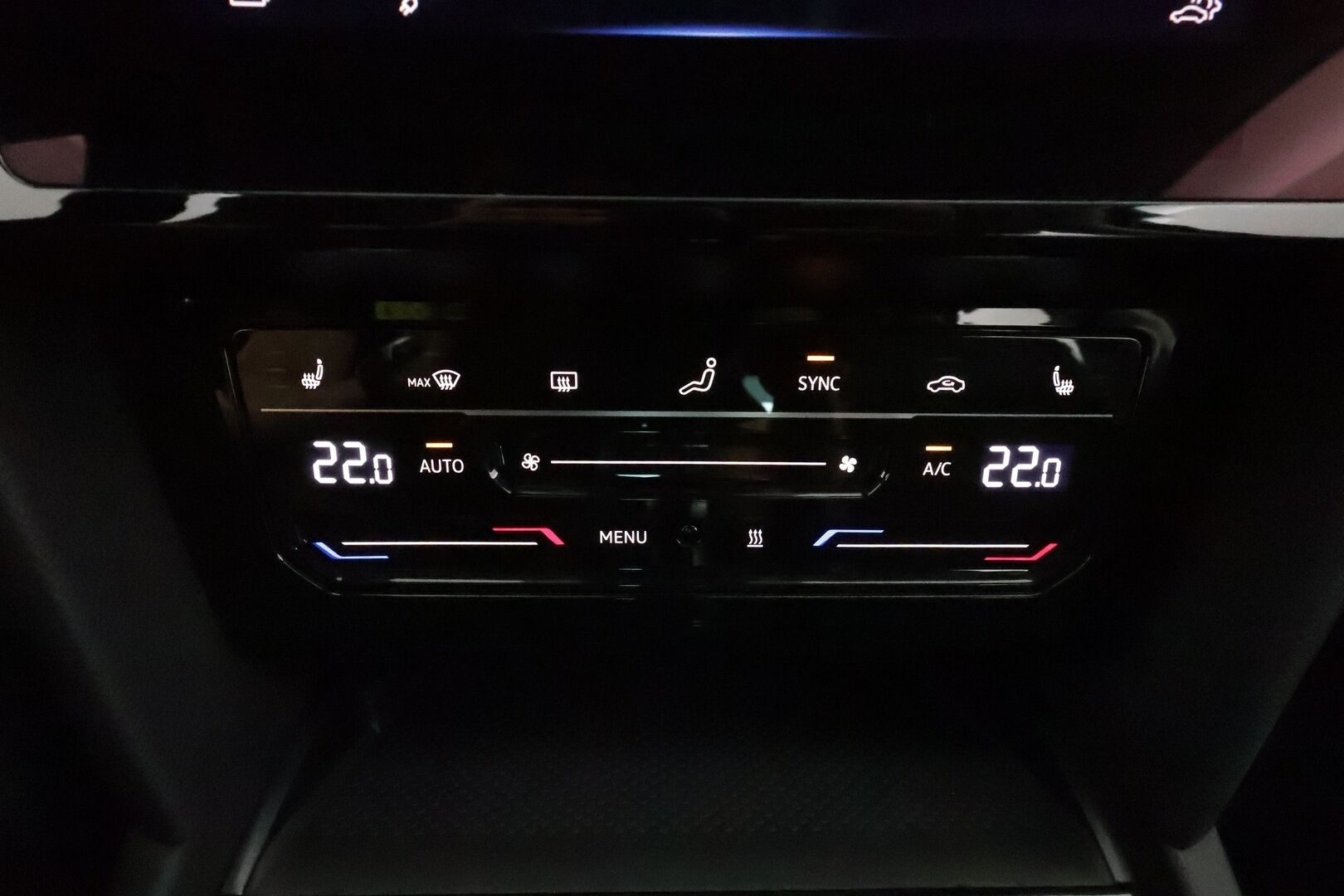 Volkswagen Passat 2021 Sedan GTE Premium Plug-In Hybrid 160 kW DSG **Webasto / Adapt.vakkari / Digimittaristo / P.kamera / Matrix** - 1.om Suomi-auto / Navi / Kahdet renkaat aluvanteilla