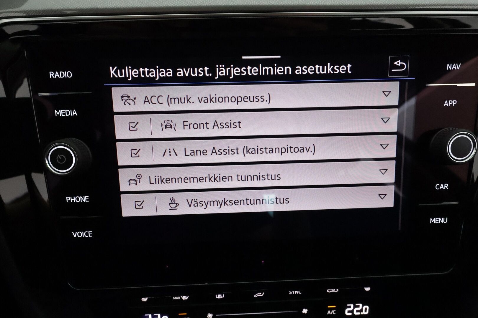 Volkswagen Passat 2021 Sedan GTE Premium Plug-In Hybrid 160 kW DSG **Webasto / Adapt.vakkari / Digimittaristo / P.kamera / Matrix** - 1.om Suomi-auto / Navi / Kahdet renkaat aluvanteilla