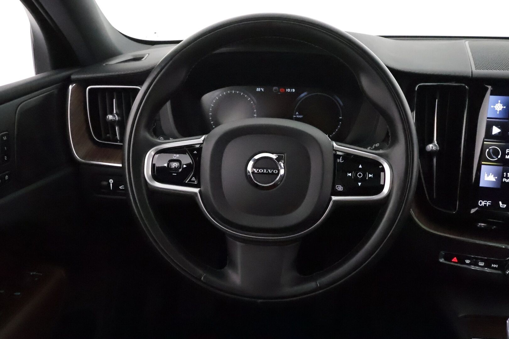 Volvo XC60 2021 T6 TwE AWD Business Inscription aut **Webasto / Koukku / ACC / H&K / Panorama / Full-LED / Sporttipenkki Muistilla** - 3,99 % KORKOTARJOUS TÄHÄN AUTOON - 1-om Suomi-auto / 2x Latauskaapelit / Kahdet Renkaat / **HYVILLÄ KAMOILLA**