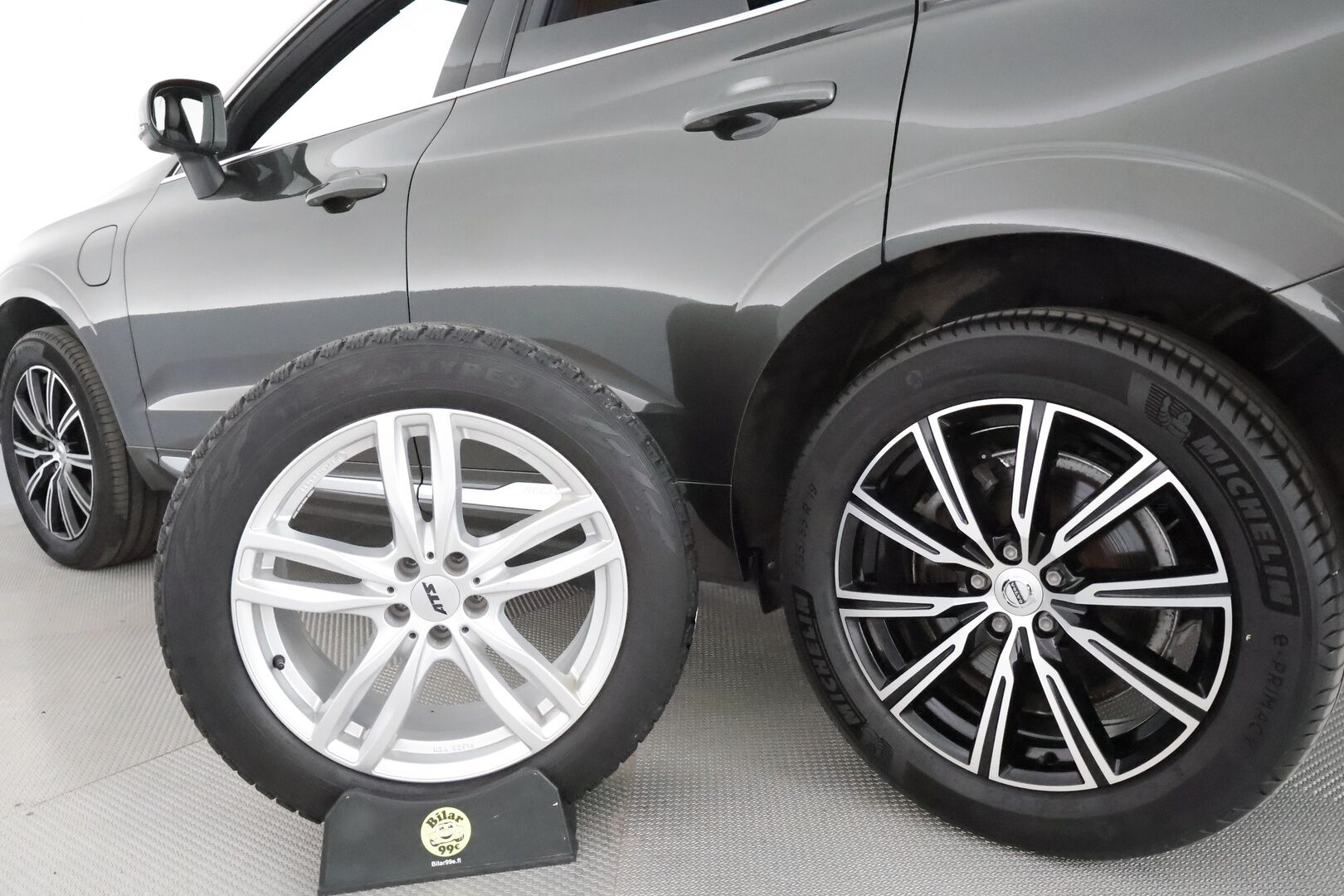 Volvo XC60 2021 T6 TwE AWD Business Inscription aut **Webasto / Koukku / ACC / H&K / Panorama / Full-LED / Sporttipenkki Muistilla** - 3,99 % KORKOTARJOUS TÄHÄN AUTOON - 1-om Suomi-auto / 2x Latauskaapelit / Kahdet Renkaat / **HYVILLÄ KAMOILLA**