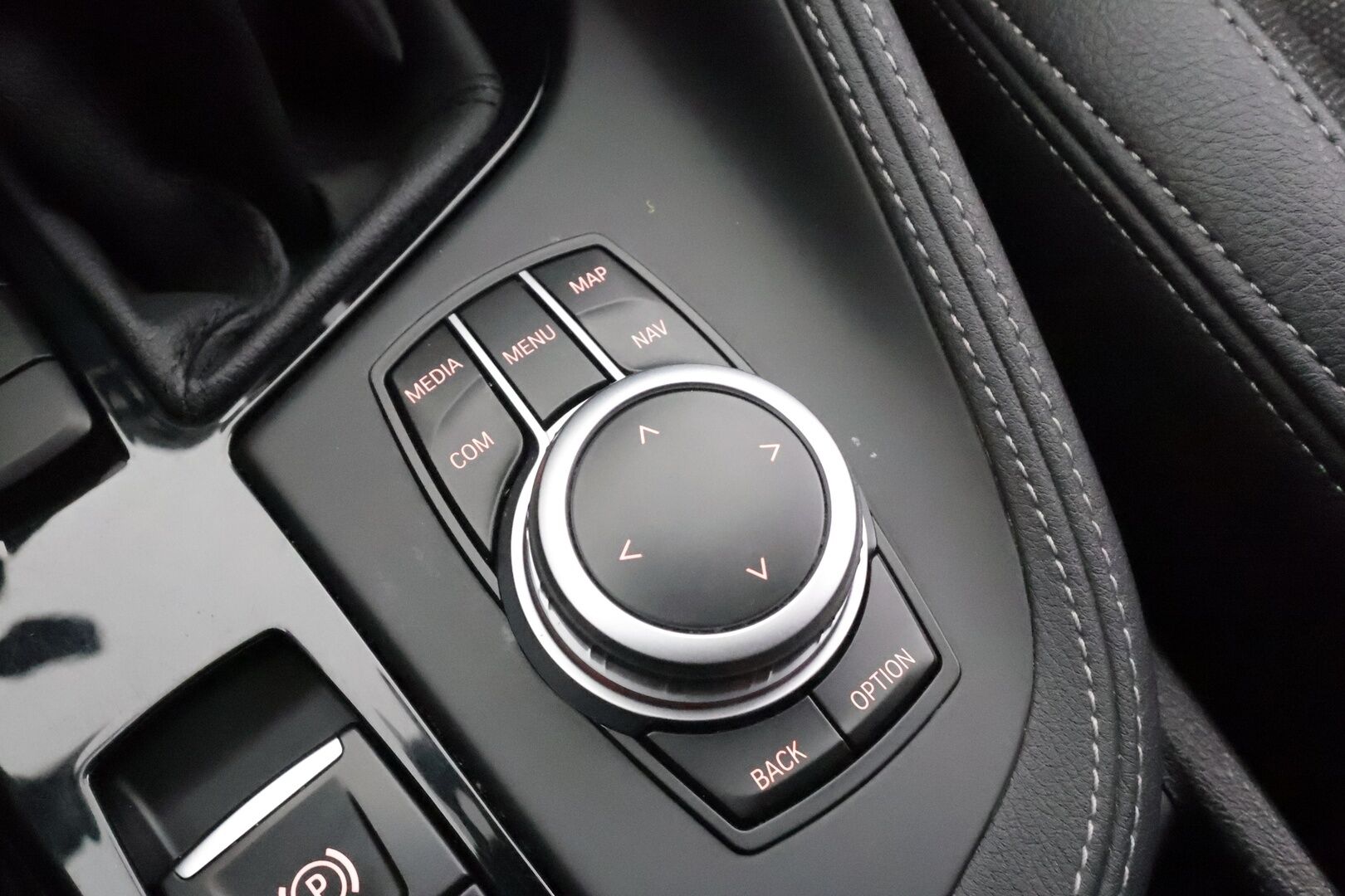 BMW X1 2021 F48 xDrive25e A Charged Edition Sport * ACC / HUD / Lisälämmitin / H/K / P.kamera / Sporttipenkit * - 1.Om Suomi-auto / Akku kuntotarkastettu SoH 90,2% / Kahdet Renkaat / 2x Lataus