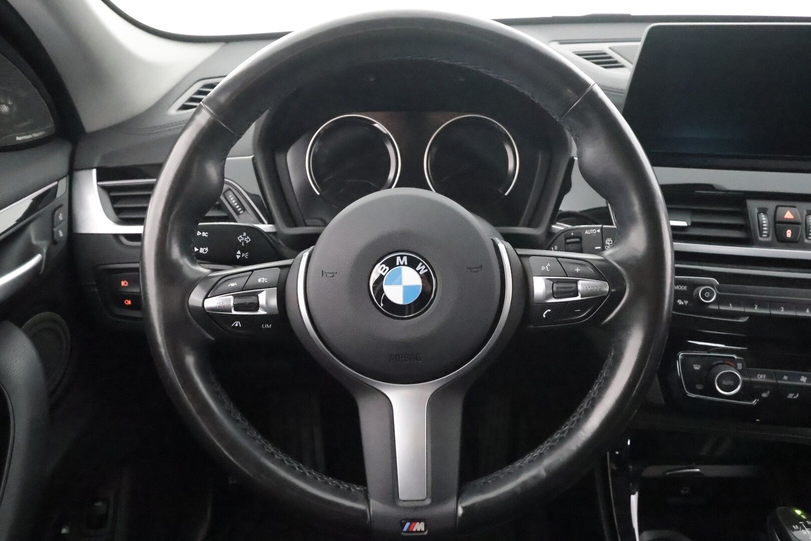 BMW X1 2021 F48 xDrive25e A Charged Edition Sport * ACC / HUD / Lisälämmitin / H/K / P.kamera / Sporttipenkit * - 1.Om Suomi-auto / Akku kuntotarkastettu SoH 90,2% / Kahdet Renkaat / 2x Lataus