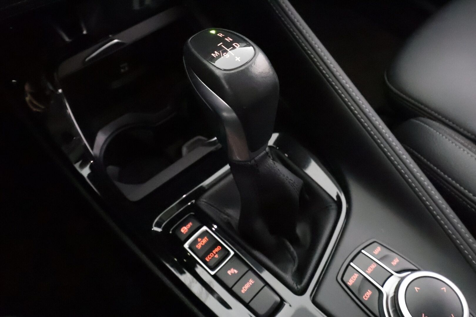 BMW X1 2021 F48 xDrive25e A Charged Edition Sport * ACC / HUD / Lisälämmitin / H/K / P.kamera / Sporttipenkit * - 1.Om Suomi-auto / Akku kuntotarkastettu SoH 90,2% / Kahdet Renkaat / 2x Lataus