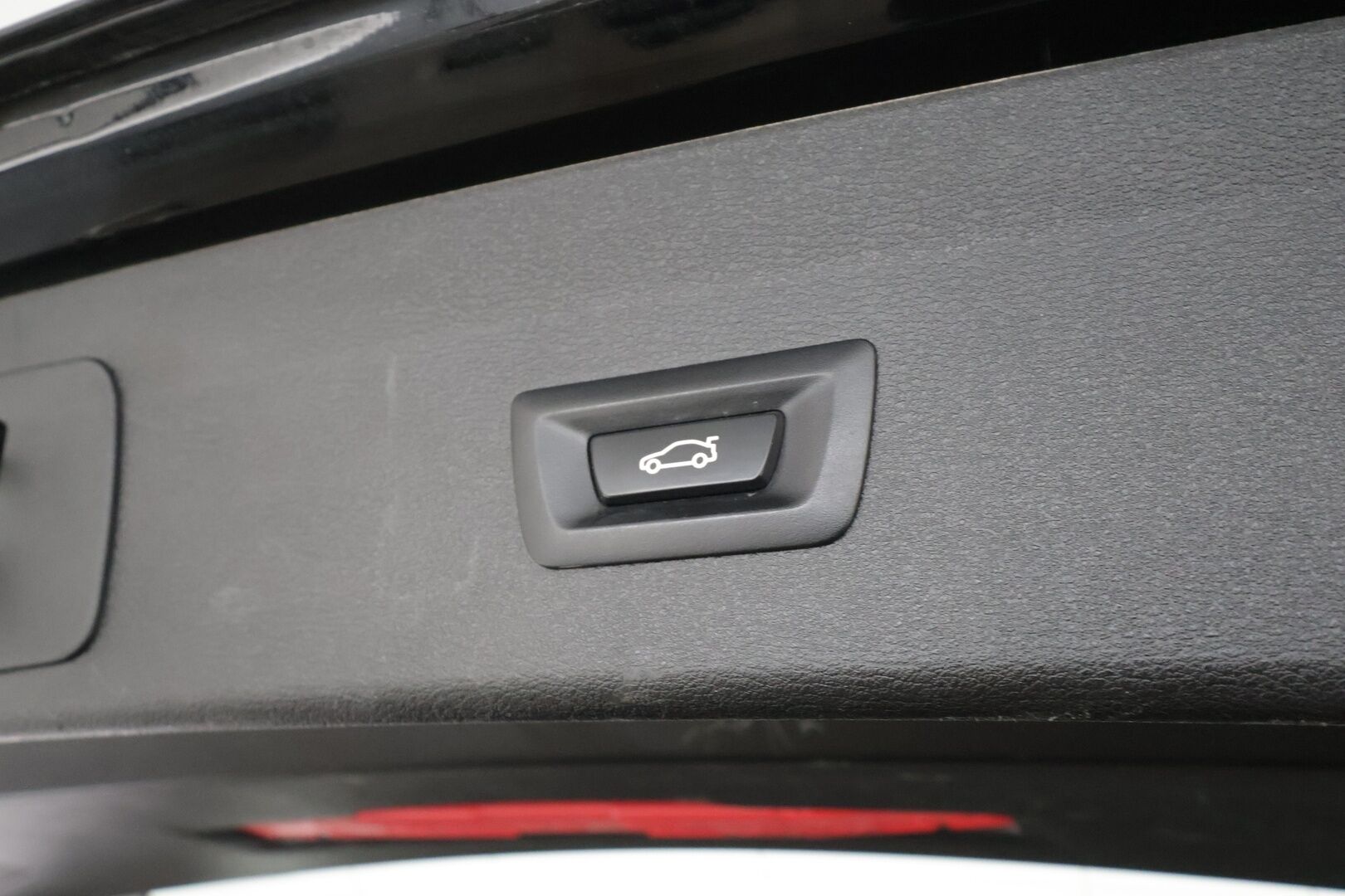 BMW X1 2021 F48 xDrive25e A Charged Edition Sport * ACC / HUD / Lisälämmitin / H/K / P.kamera / Sporttipenkit * - 1.Om Suomi-auto / Akku kuntotarkastettu SoH 90,2% / Kahdet Renkaat / 2x Lataus