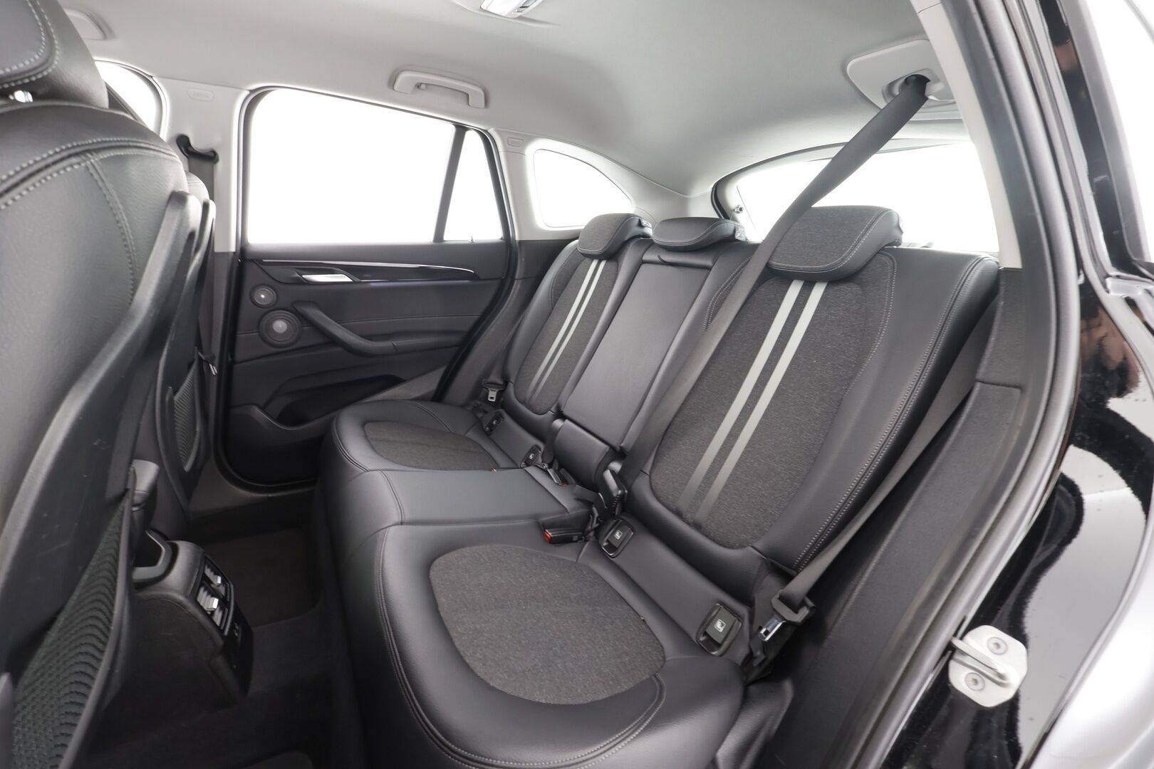 BMW X1 2021 F48 xDrive25e A Charged Edition Sport * ACC / HUD / Lisälämmitin / H/K / P.kamera / Sporttipenkit * - 1.Om Suomi-auto / Akku kuntotarkastettu SoH 90,2% / Kahdet Renkaat / 2x Lataus