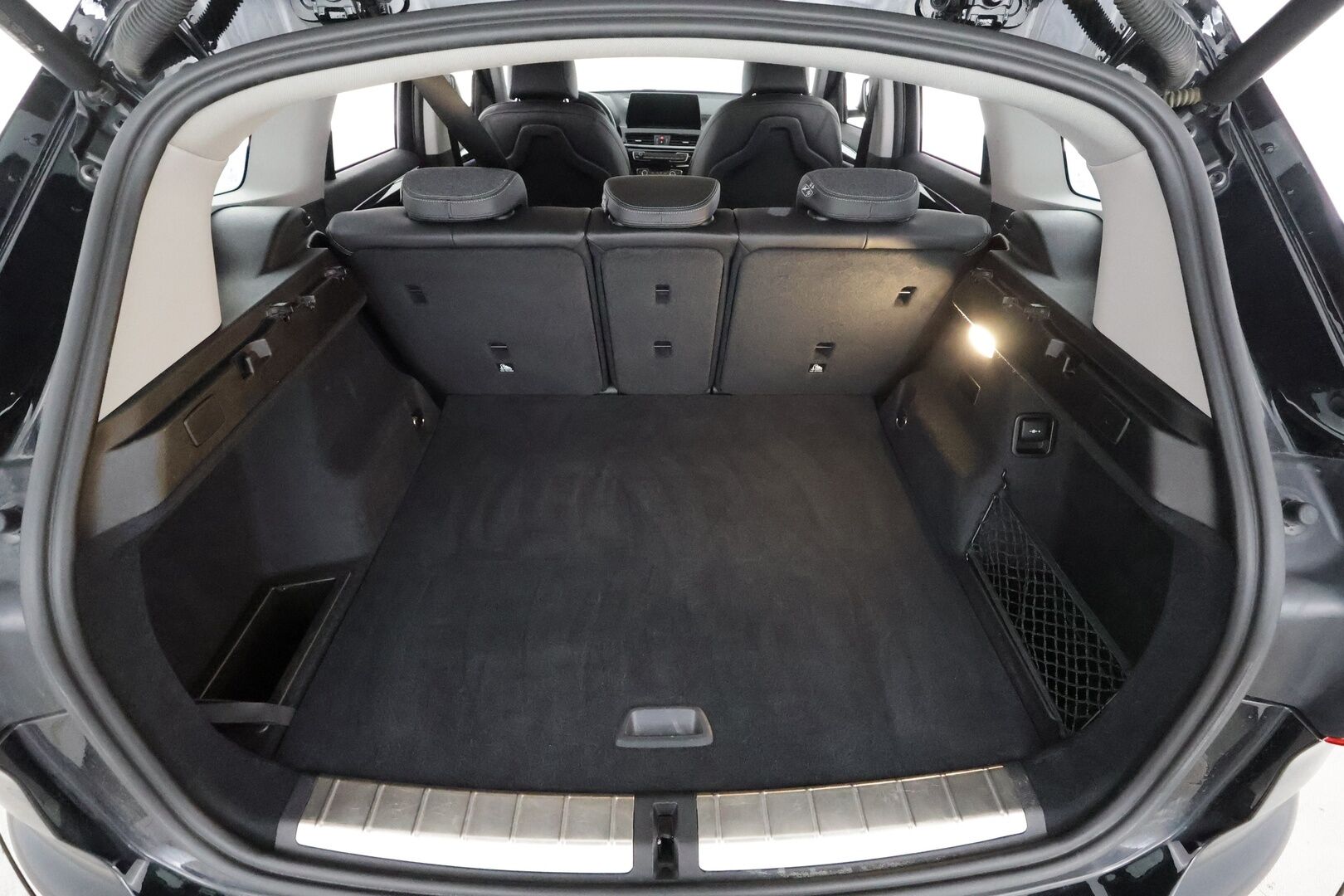 BMW X1 2021 F48 xDrive25e A Charged Edition Sport * ACC / HUD / Lisälämmitin / H/K / P.kamera / Sporttipenkit * - 1.Om Suomi-auto / Akku kuntotarkastettu SoH 90,2% / Kahdet Renkaat / 2x Lataus